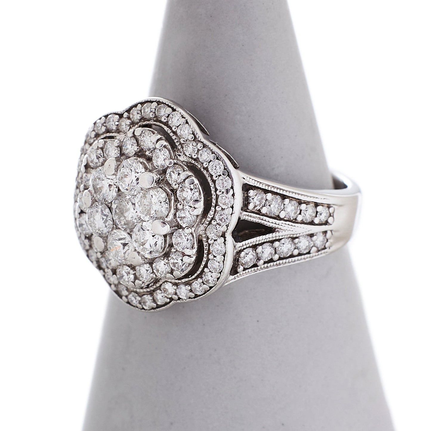 Pre-Owned 18ct White Gold Flower Cluster Diamond Ring