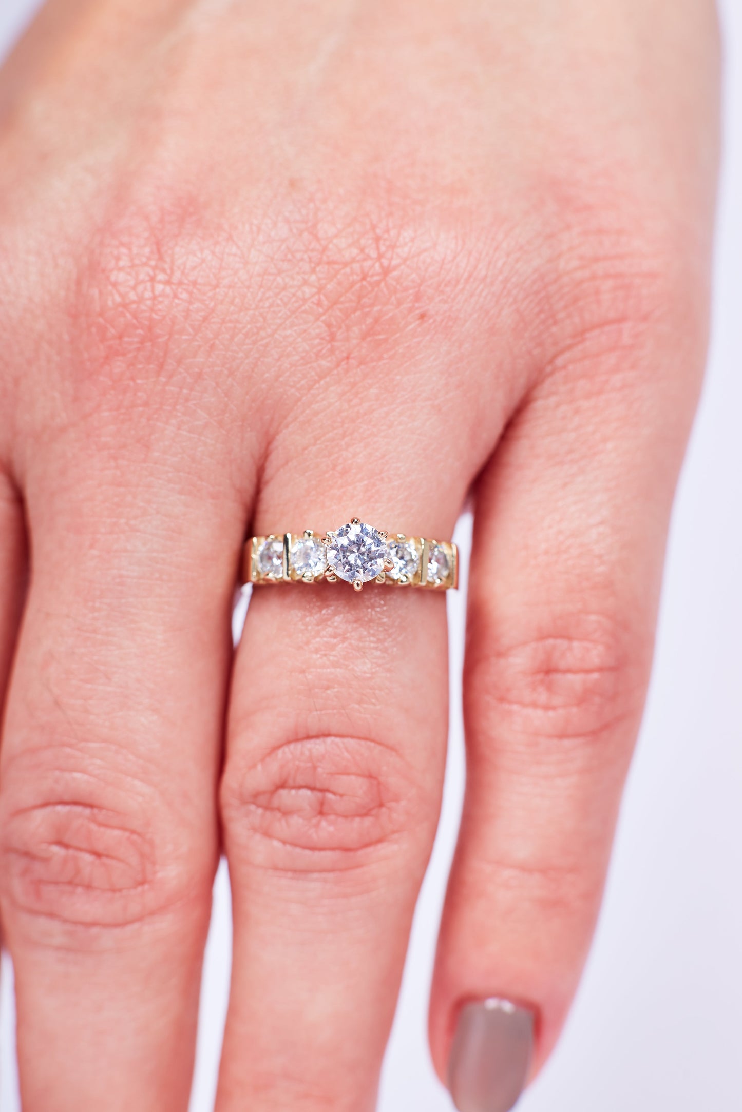 Pre-Owned 9ct Gold Zirconia Shoulder Set Ring