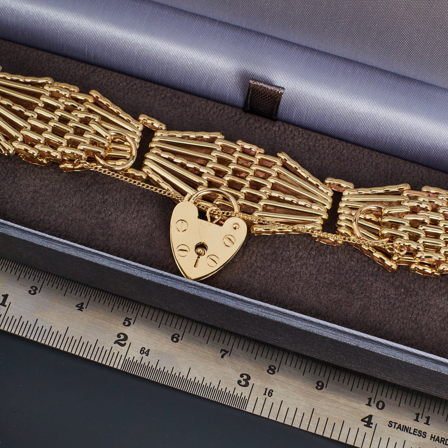 Pre-Owned 9ct Gold Bar Gate Bracelet Heart Locket