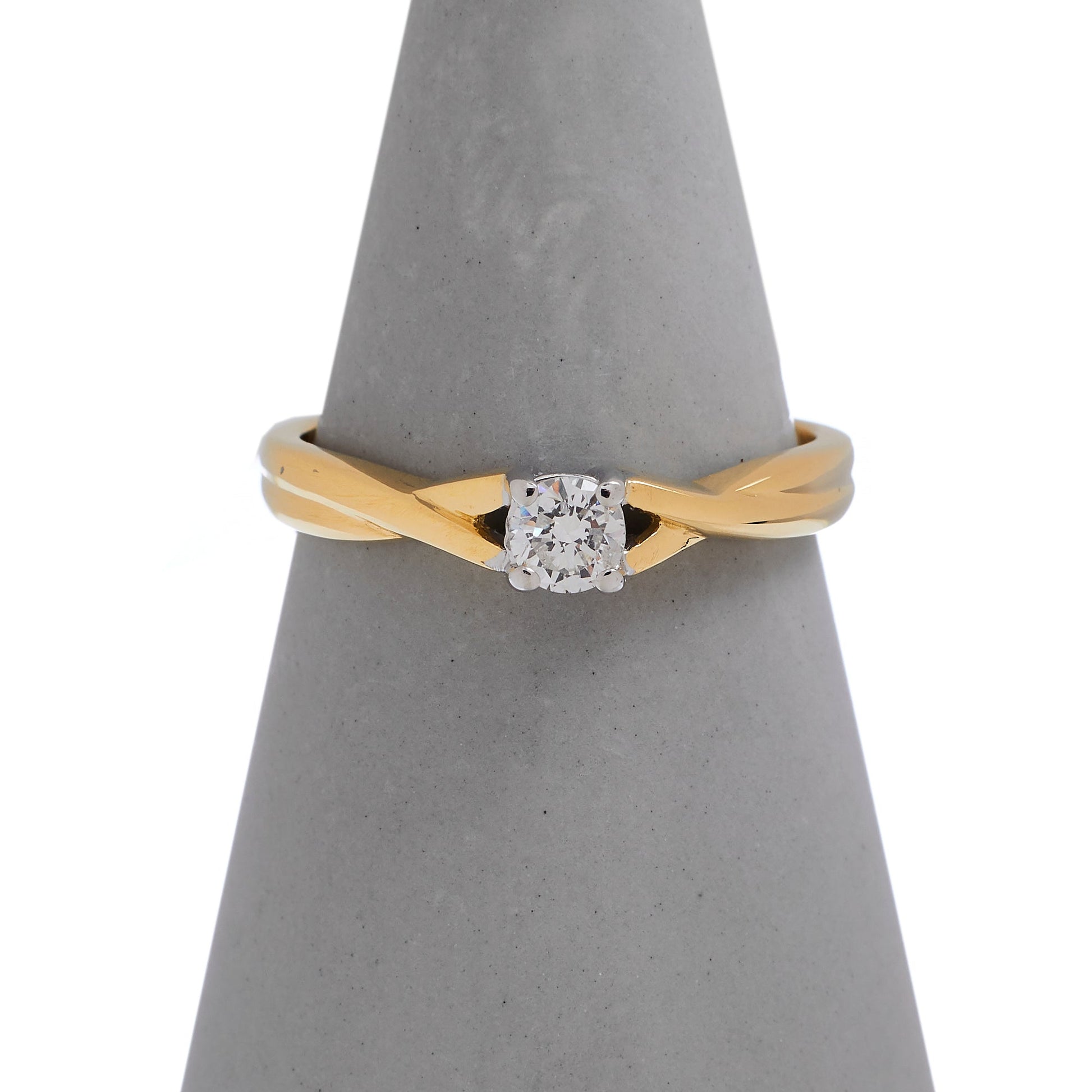 Pre-Owned 18ct Yellow Gold Diamond Crossover Solitaire Ring