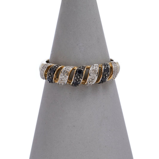 Pre-Owned 9ct Gold Black & White Diamond Twist Ring