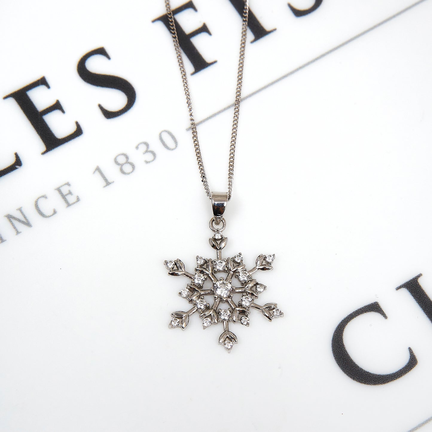 Pre-Owned 9ct Gold Cubic Zirconia Snowflake Pendant Necklace