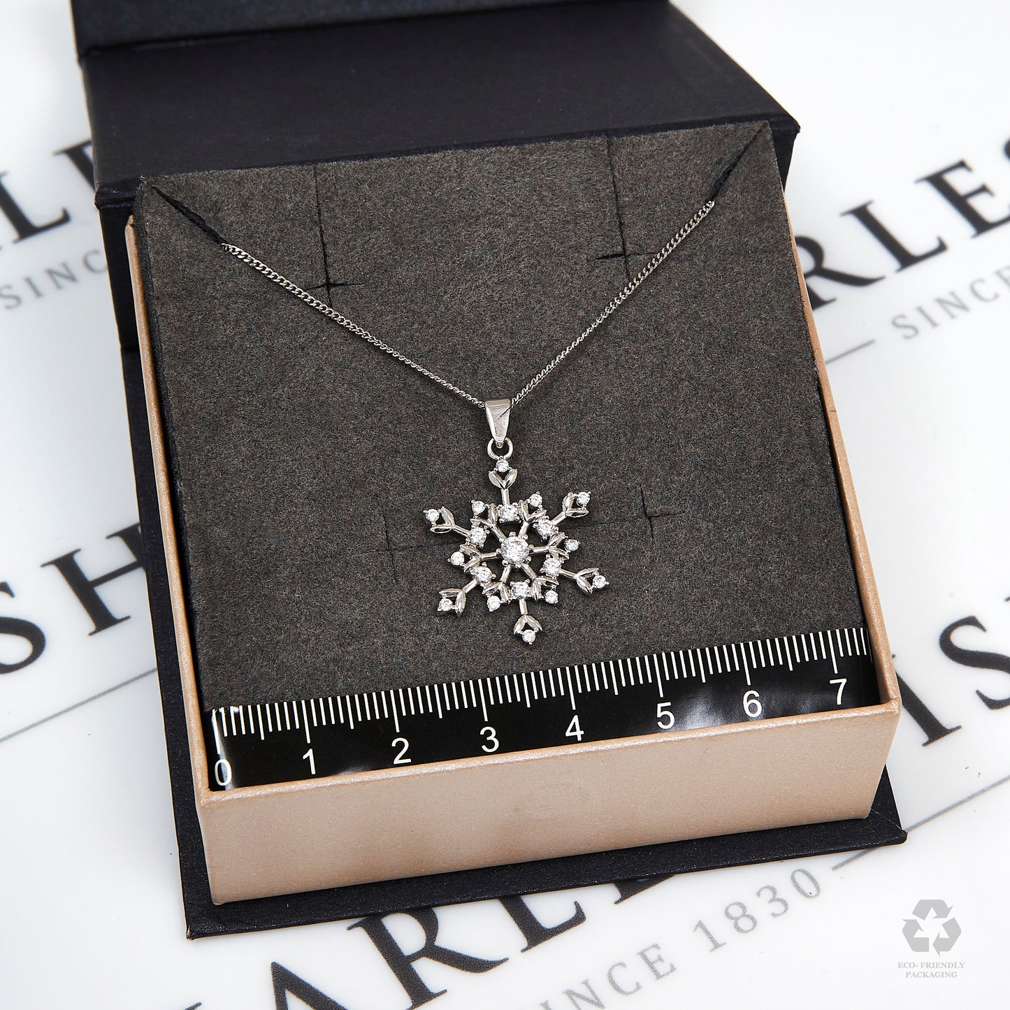 Pre-Owned 9ct Gold Cubic Zirconia Snowflake Pendant Necklace