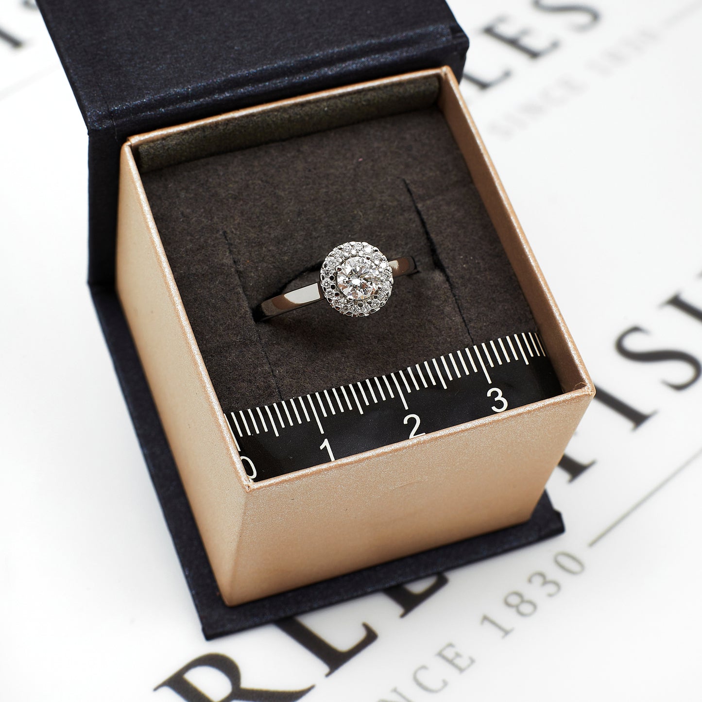Pre-Owned 18ct White Gold & Diamond Cluster Ring