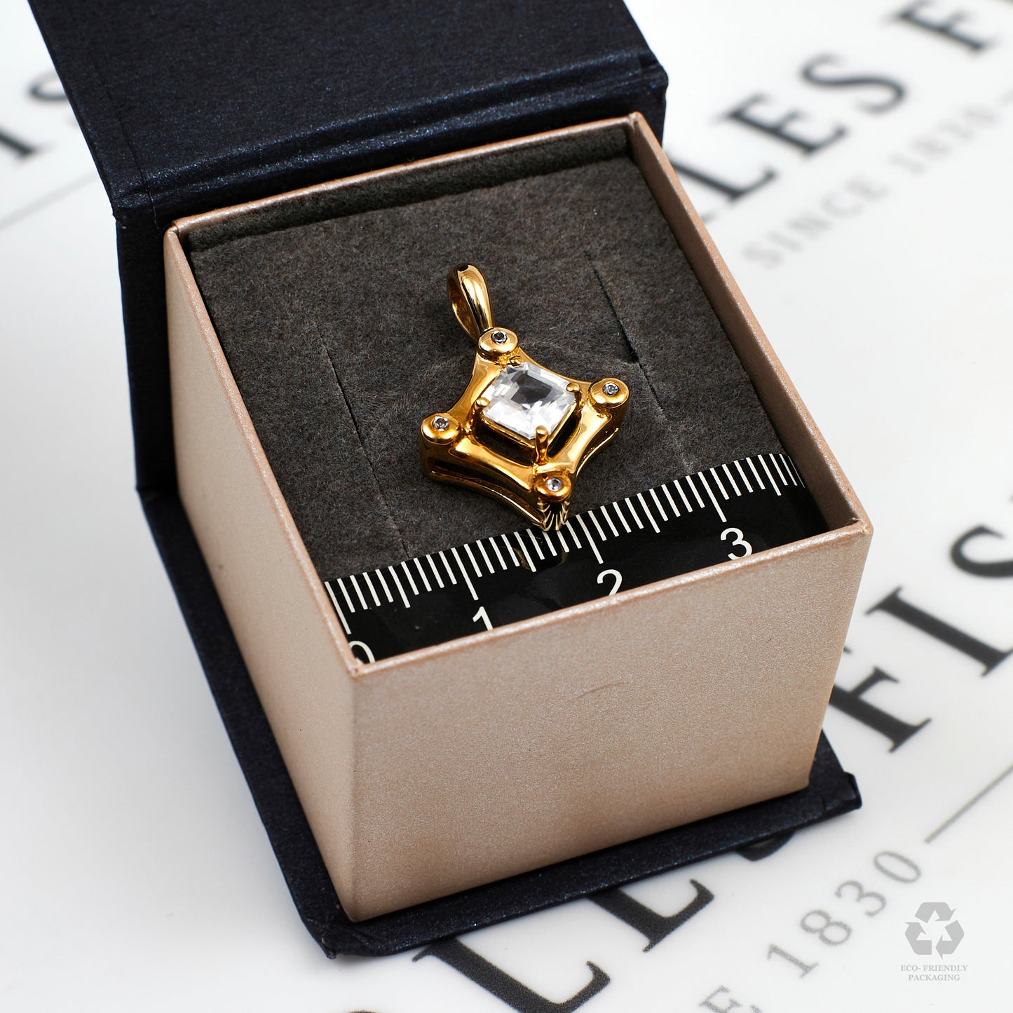 Pre-Owned 9ct Gold Diamond Shaped White Zircon Pendant