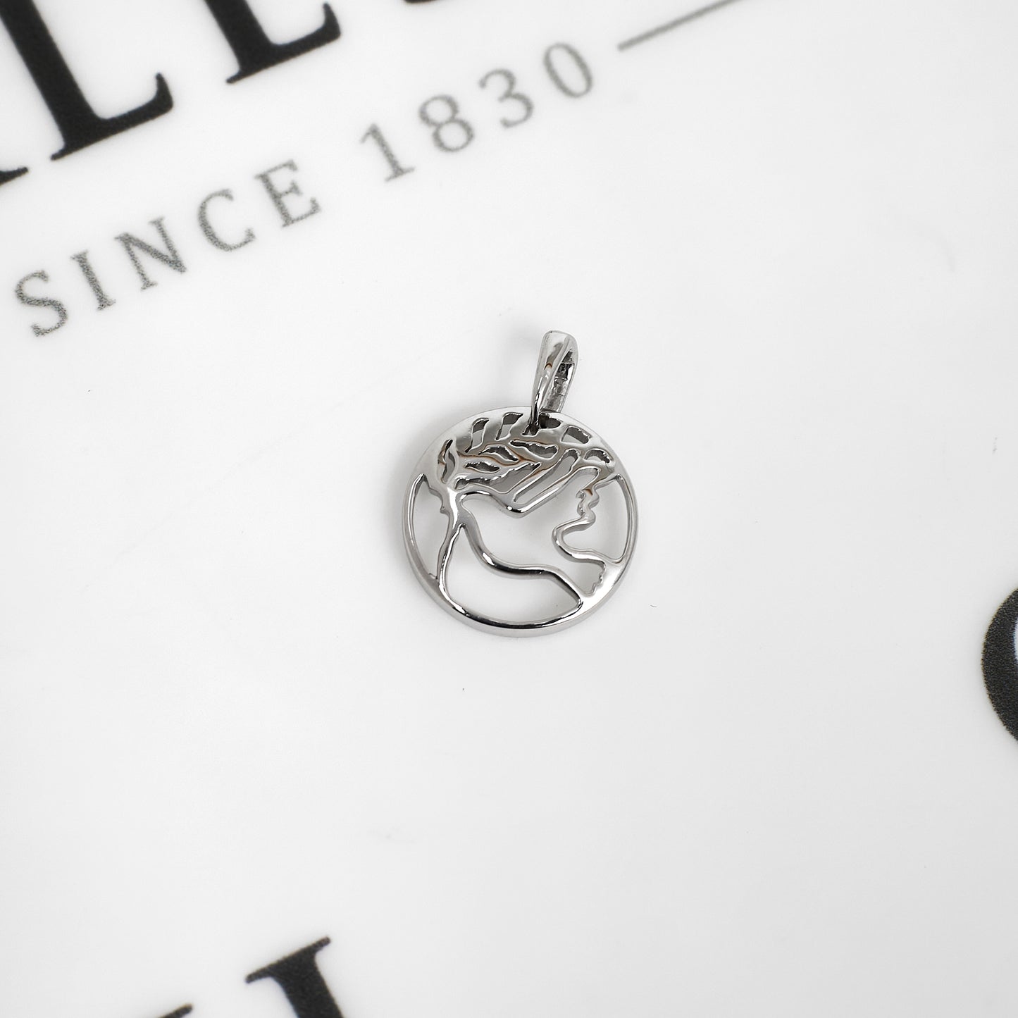 Pre-Owned 9ct White Gold Domed Dove Of Peace Pendant