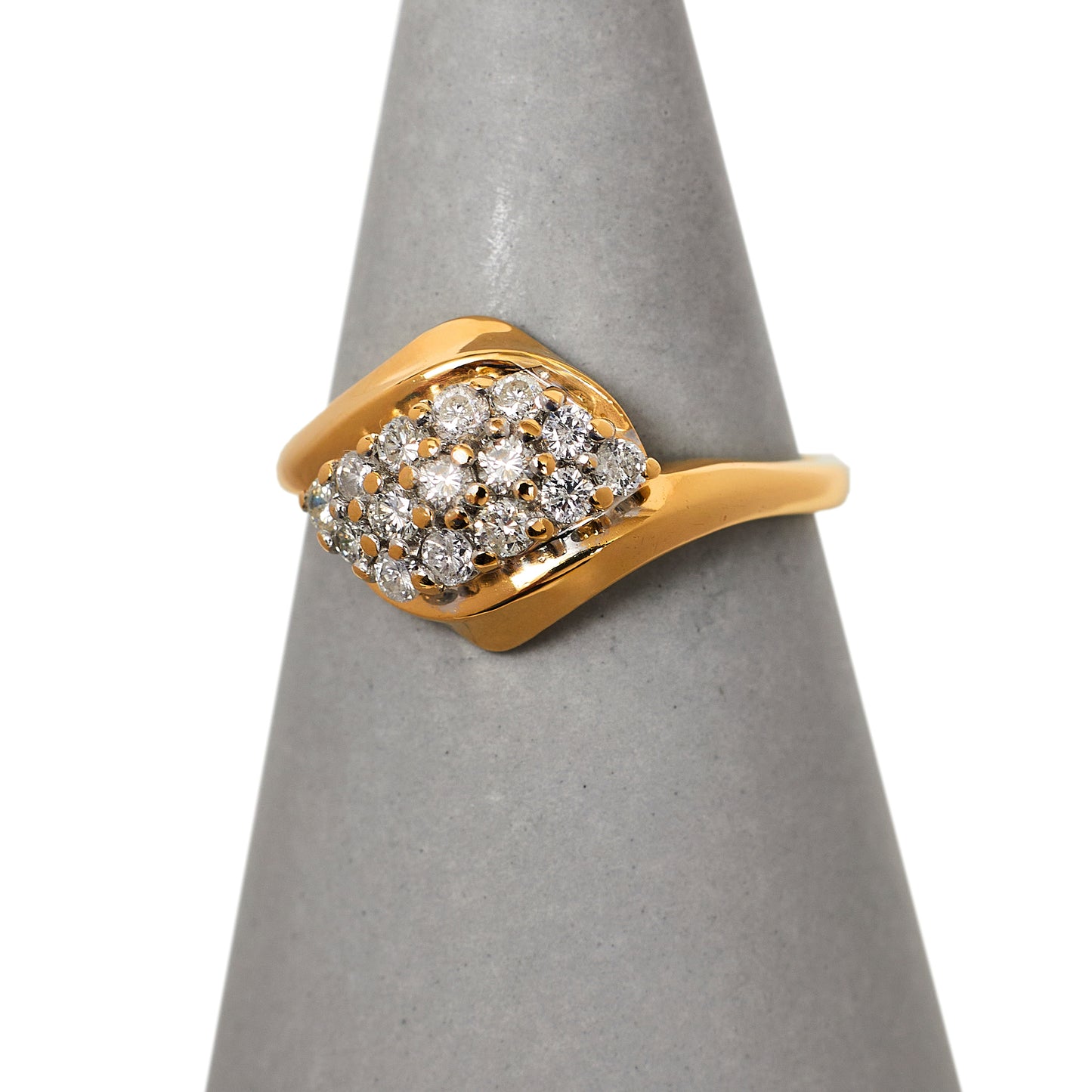 Pre-Owned 18ct Gold & 15 Diamond Dress Ring