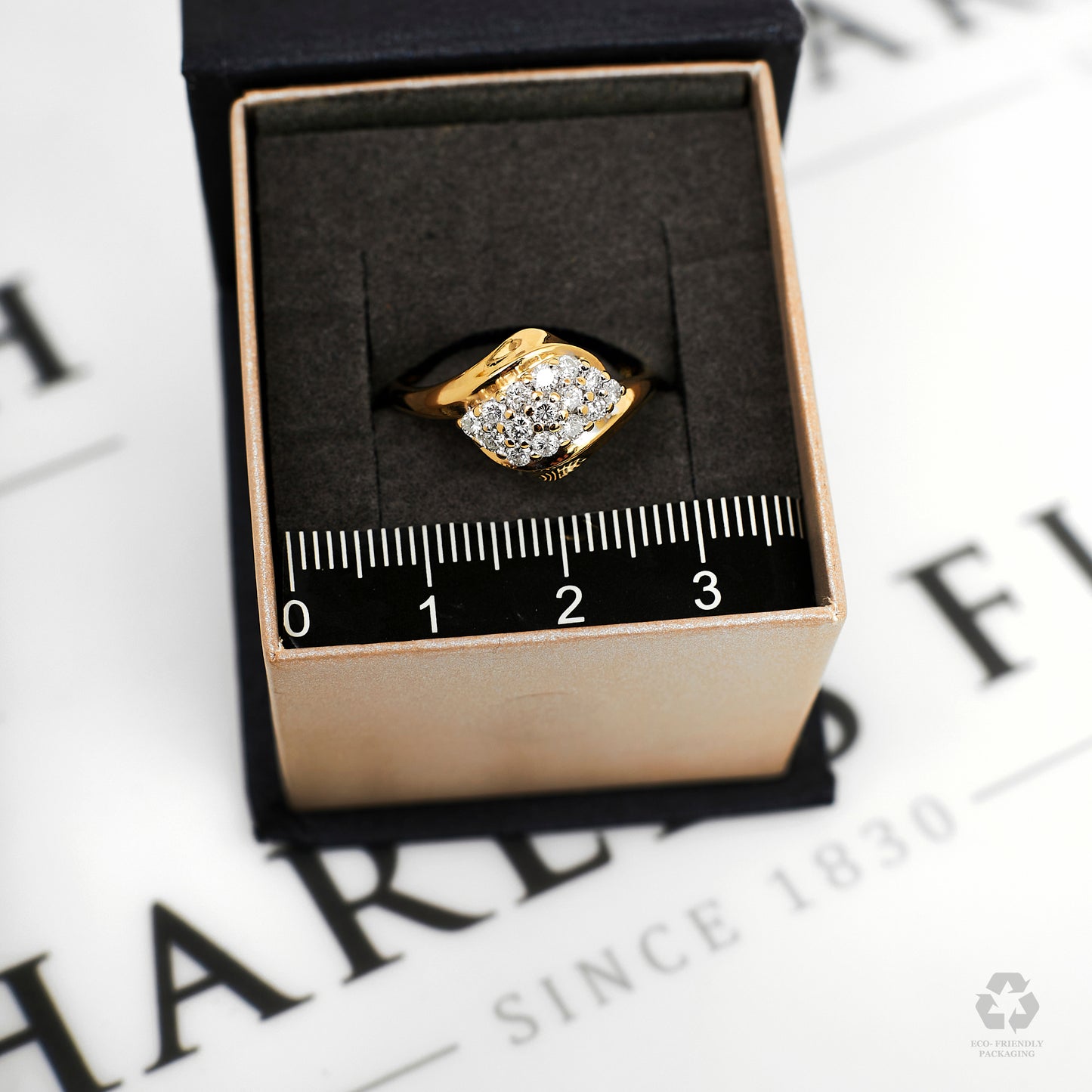 Pre-Owned 18ct Gold & 15 Diamond Dress Ring