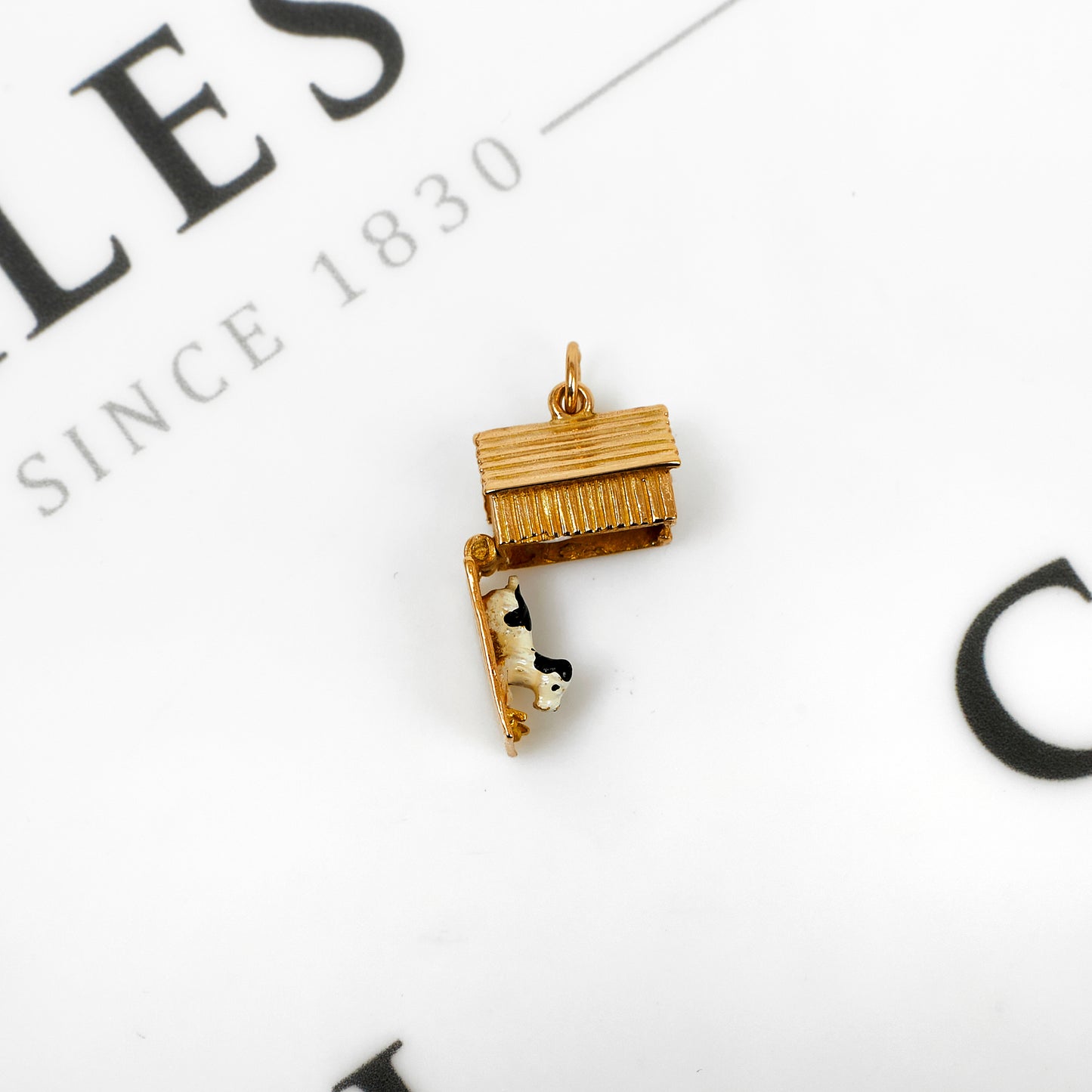 Pre-Owned 9ct Gold Kennel & Enamel Dog Charm
