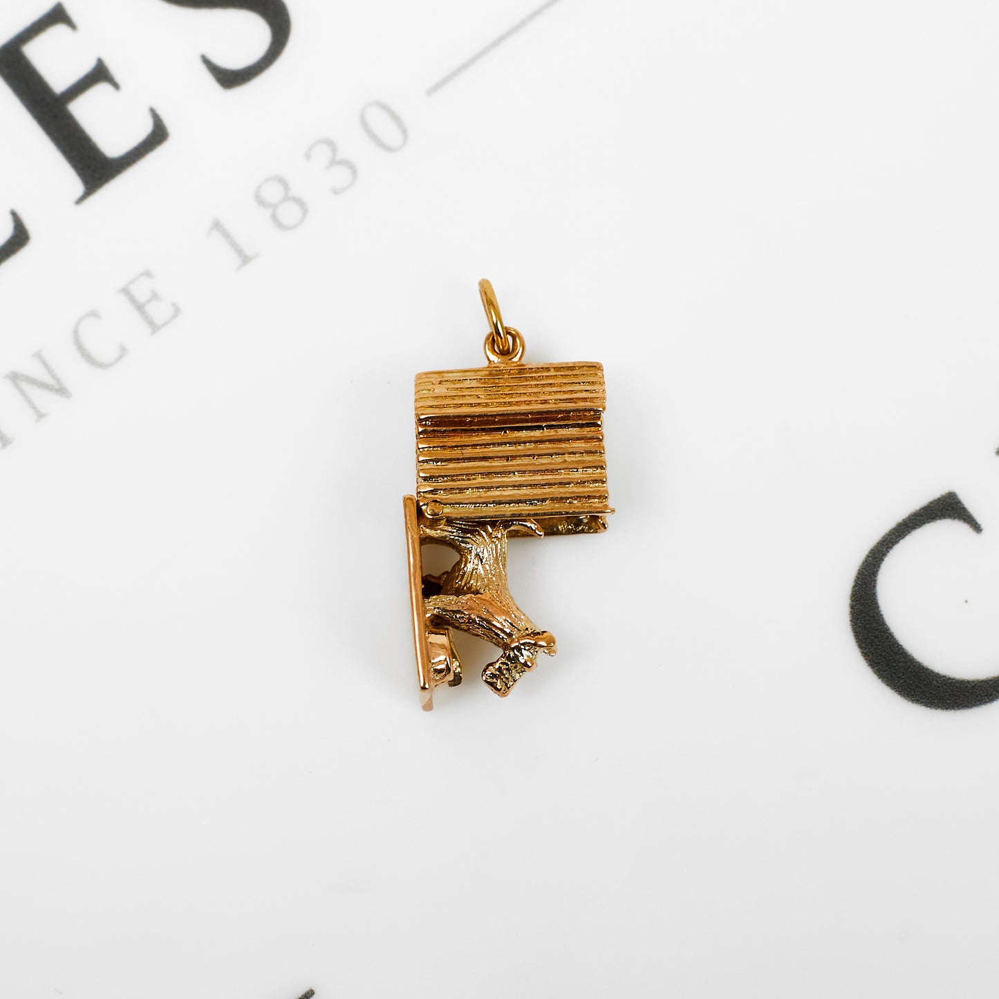 Pre-Owned 9ct Gold Dog & Kennel Charm
