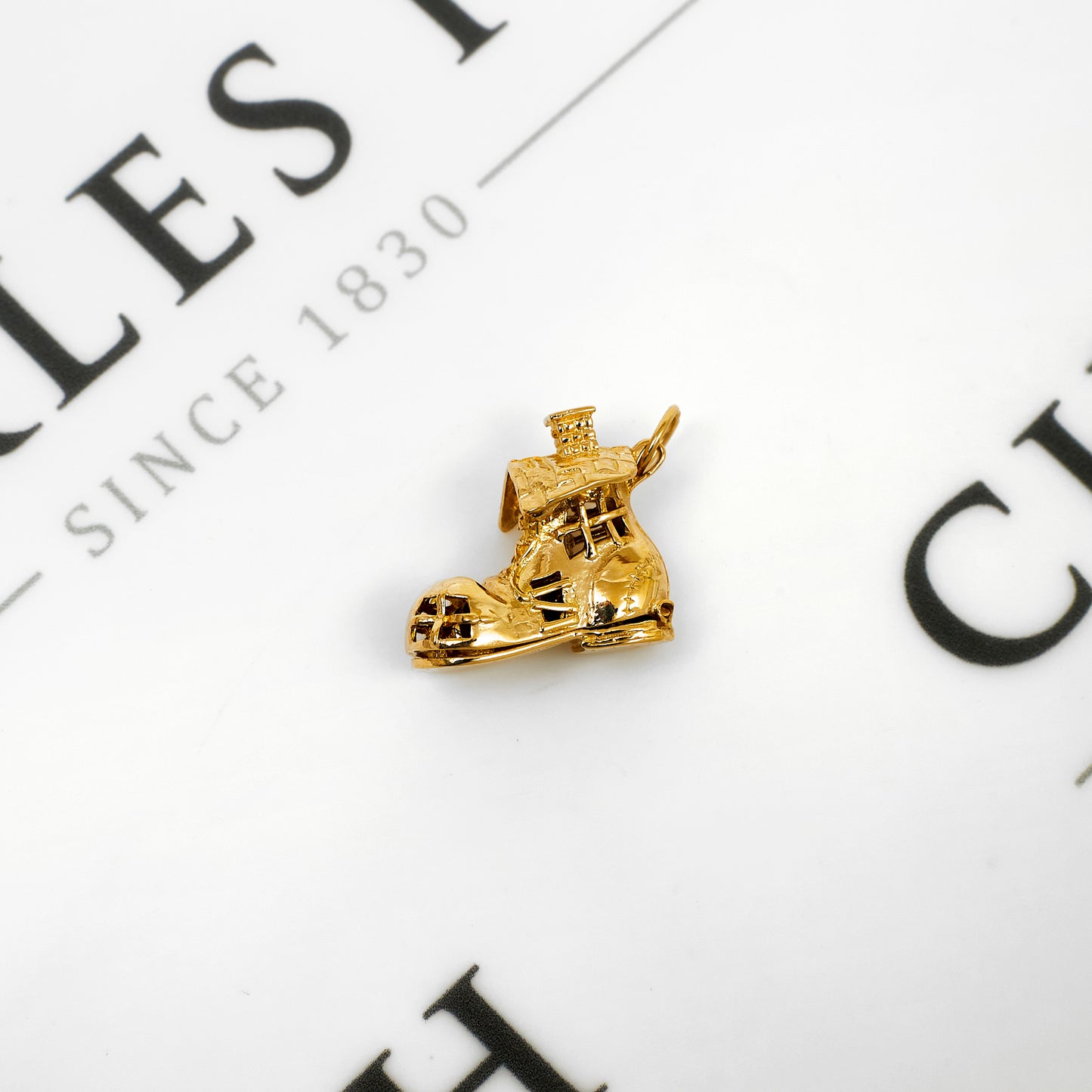 Pre-Owned 9ct Gold Family in Boot House Charm