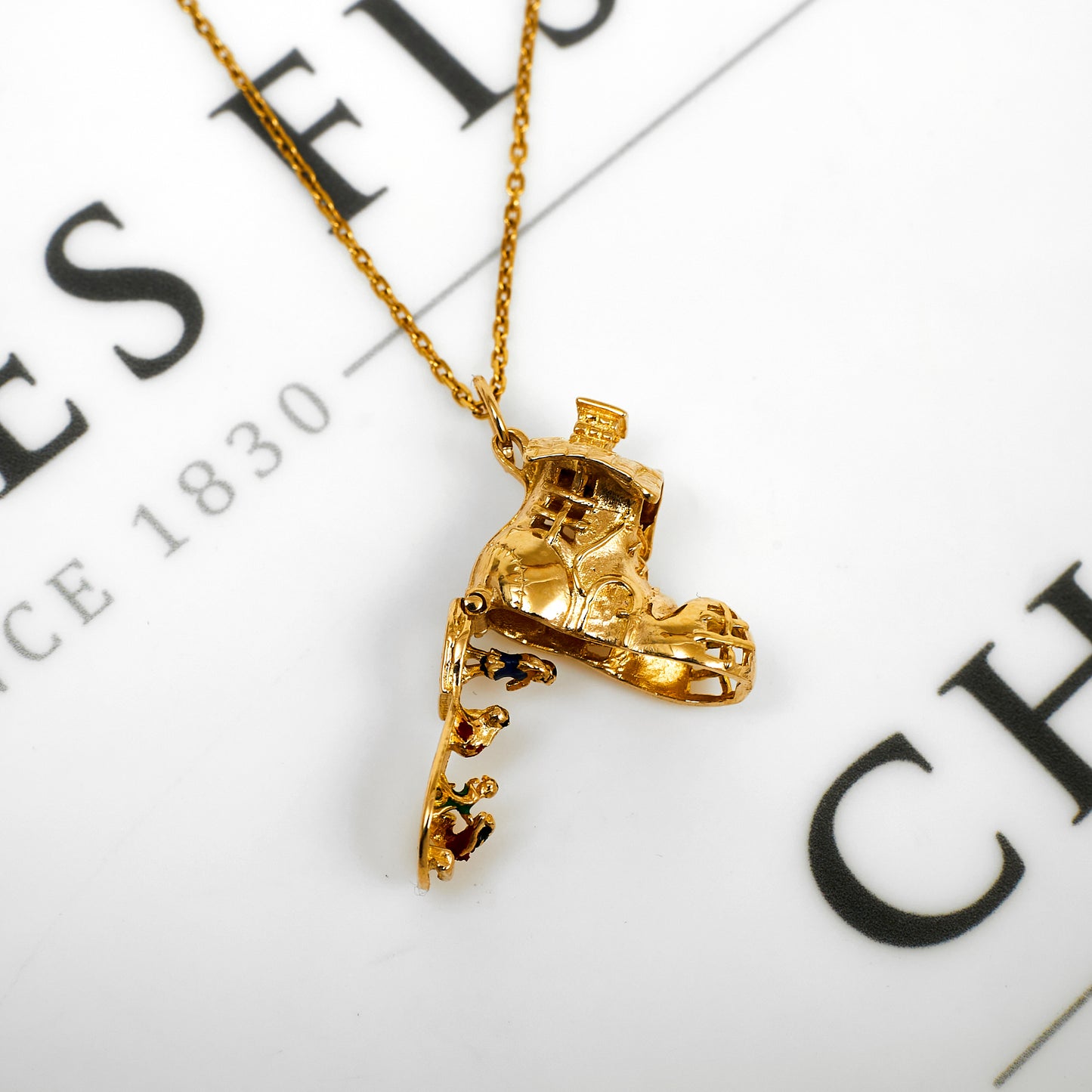 Pre-Owned 9ct Gold Family in Boot House Charm