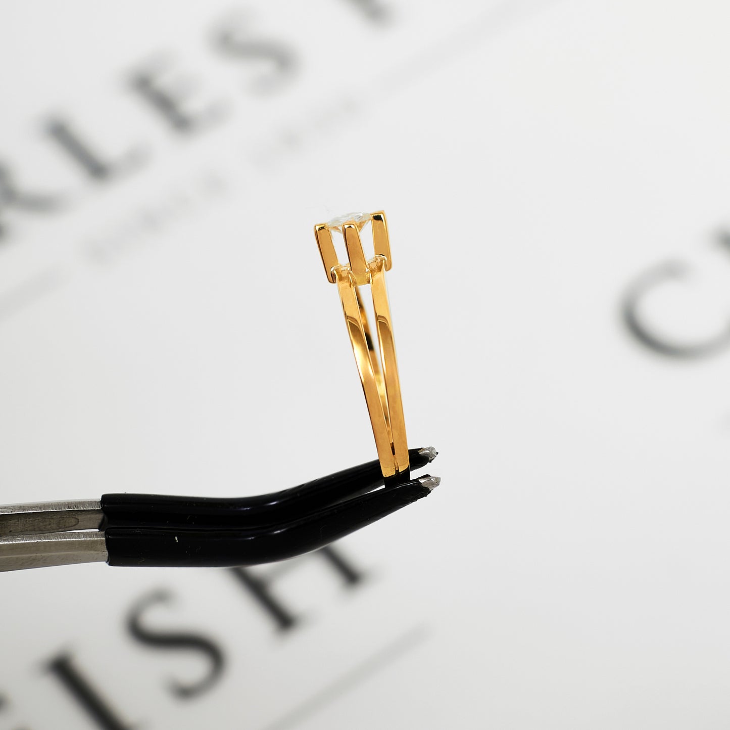 Pre-Owned 18ct Gold Diamond Solitaire Split Band Ring