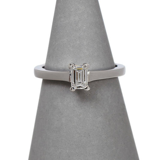 Pre-Owned 18ct White Gold Emerald Cut Diamond Ring Size I
