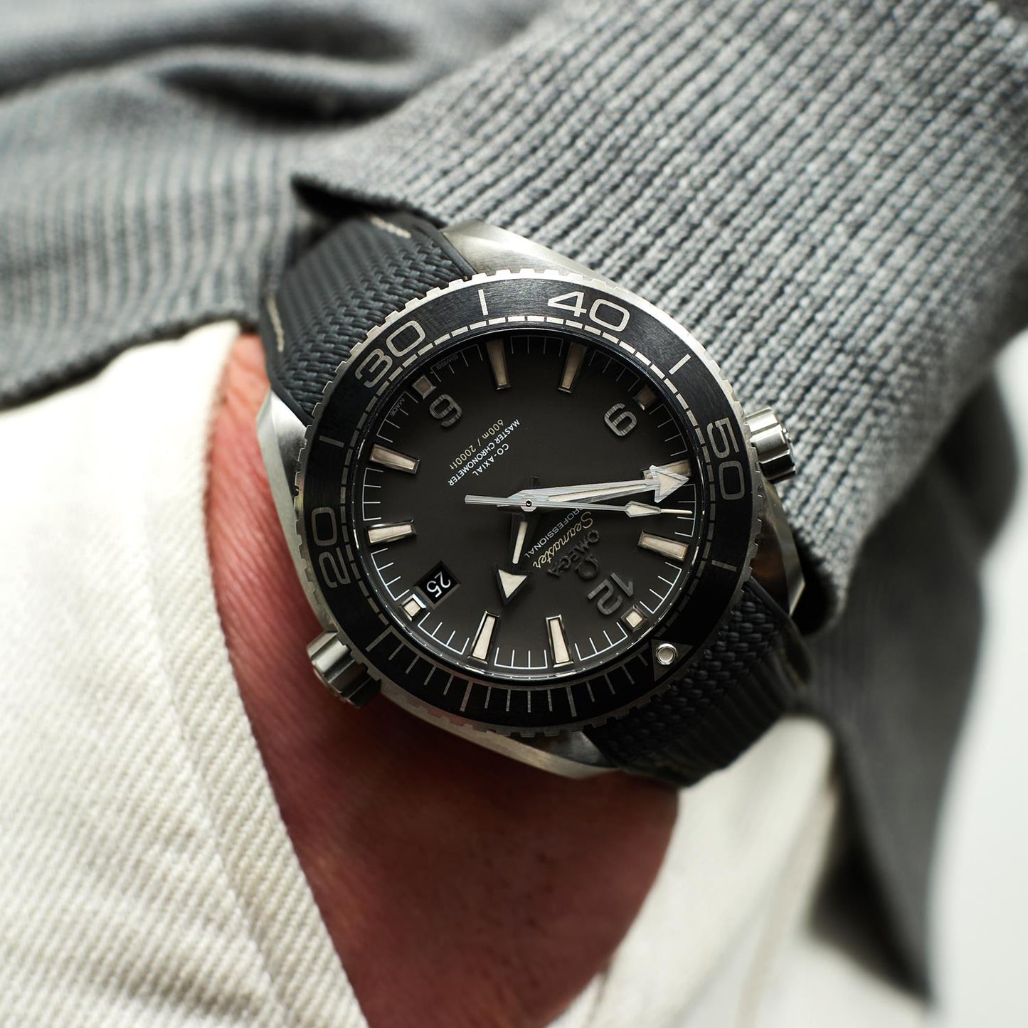 Pre-Owned Omega Seamaster Planet Ocean 21532442101002