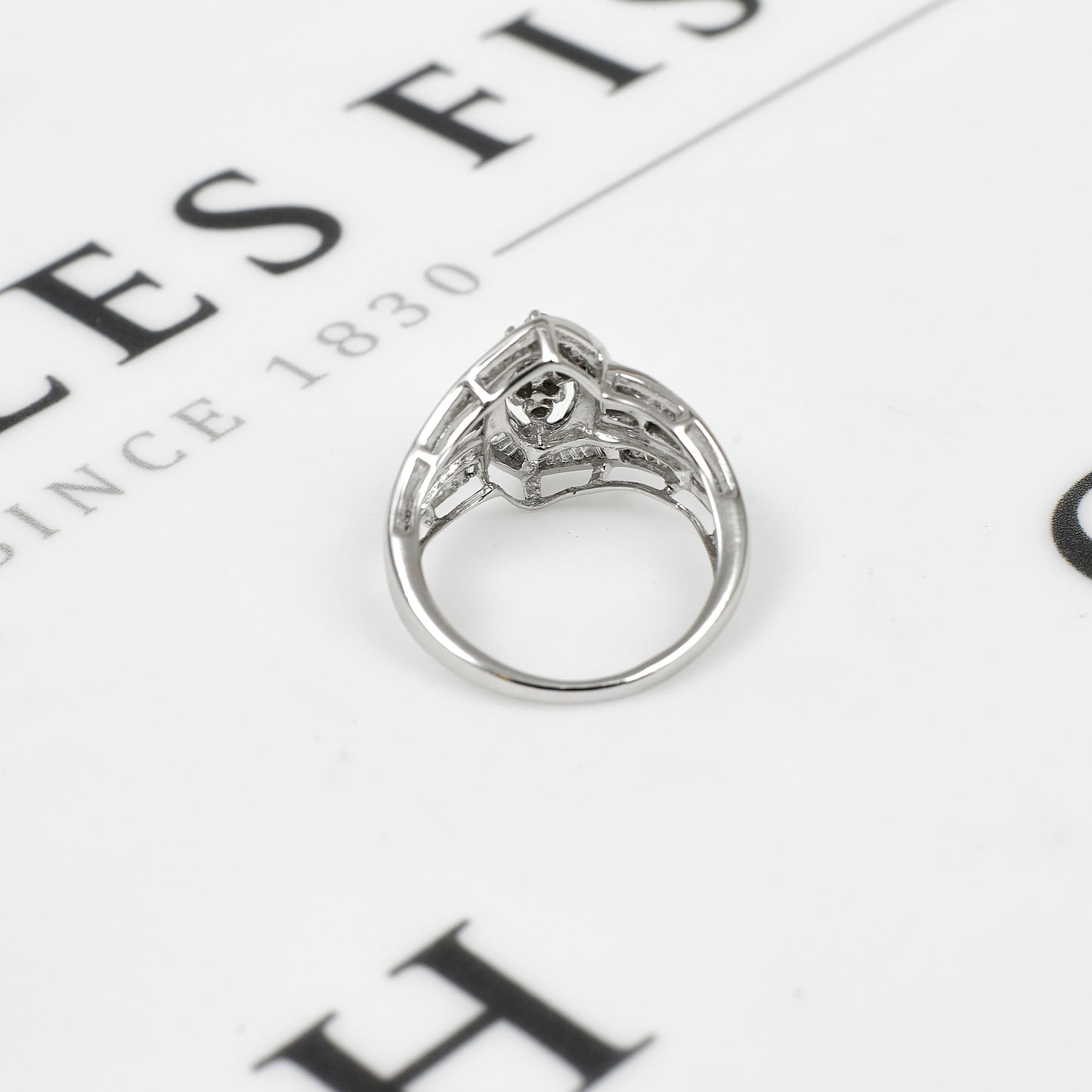 Pre-Owned 9ct White Gold Diamond Cluster Ring Size L