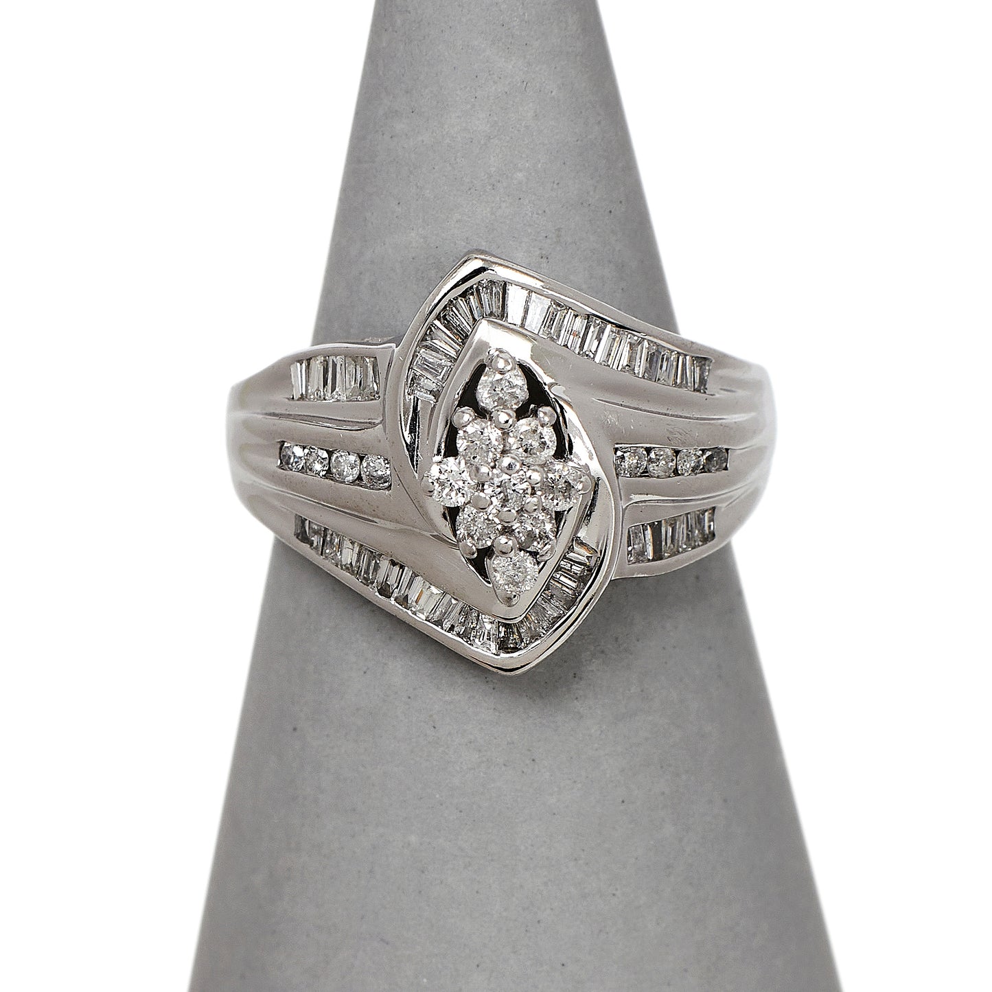 Pre-Owned 9ct White Gold Diamond Cluster Ring Size L