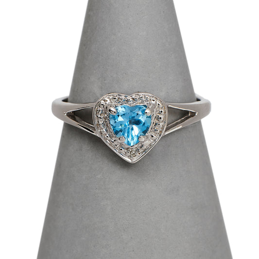 Pre-Owned 9ct White Gold Heart Shape Blue Topaz Ring Size O