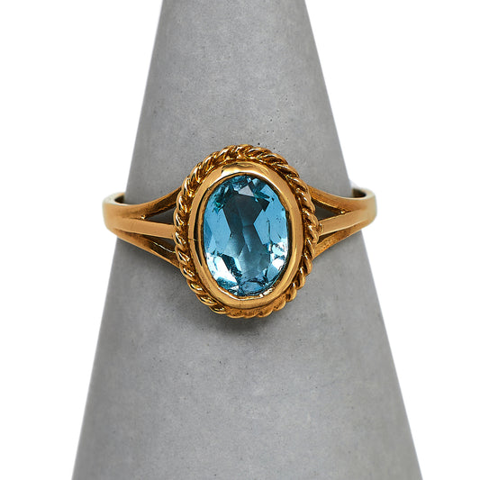 Pre-Owned 9ct Gold Oval Blue Topaz Ring Size K