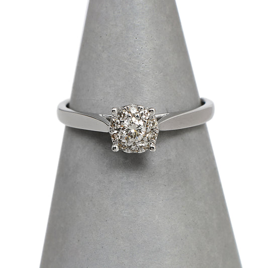 Pre-Owned 9ct White Gold Petite Diamond Cluster Ring Size J