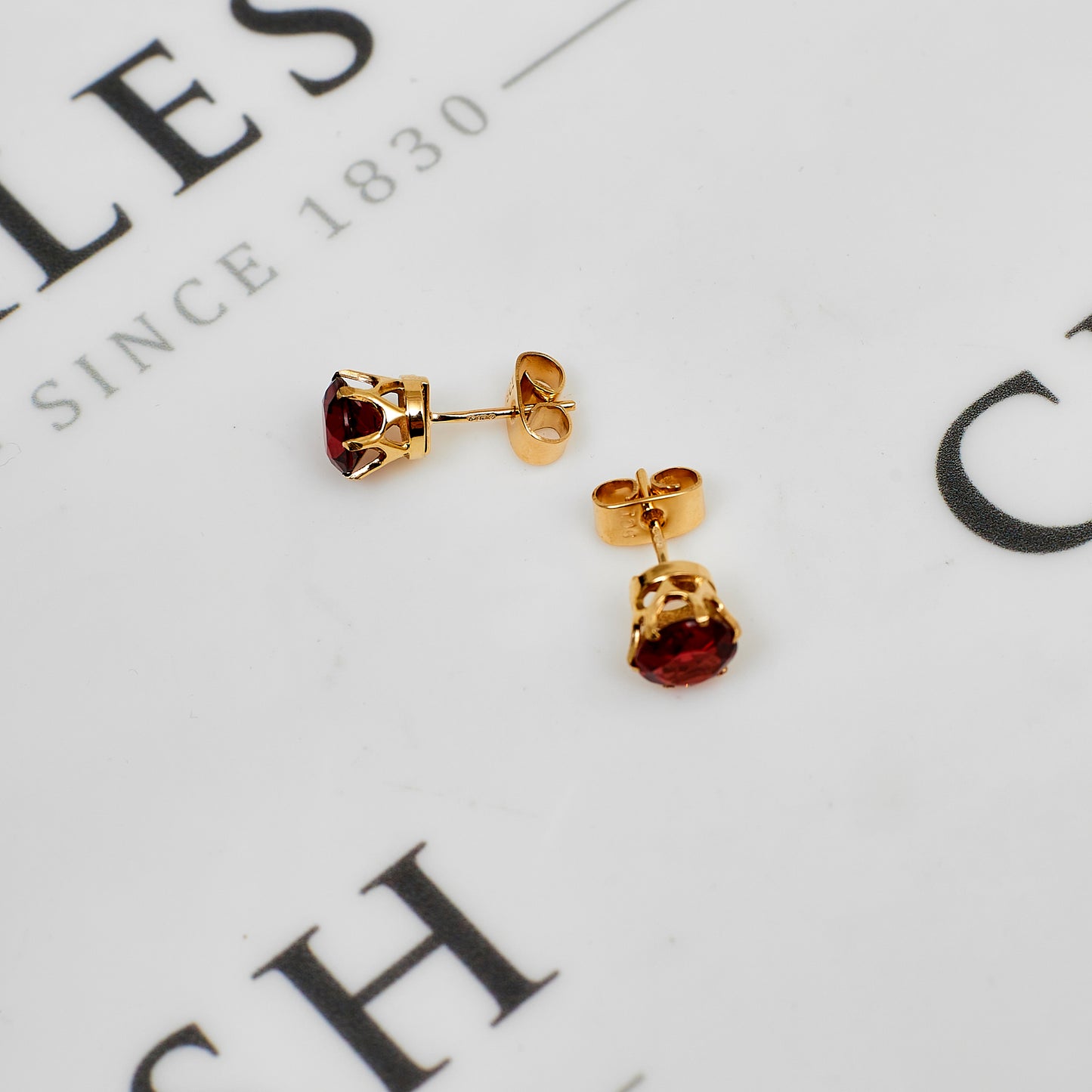 Pre-Owned 9ct Gold Garnet Stud Earrings