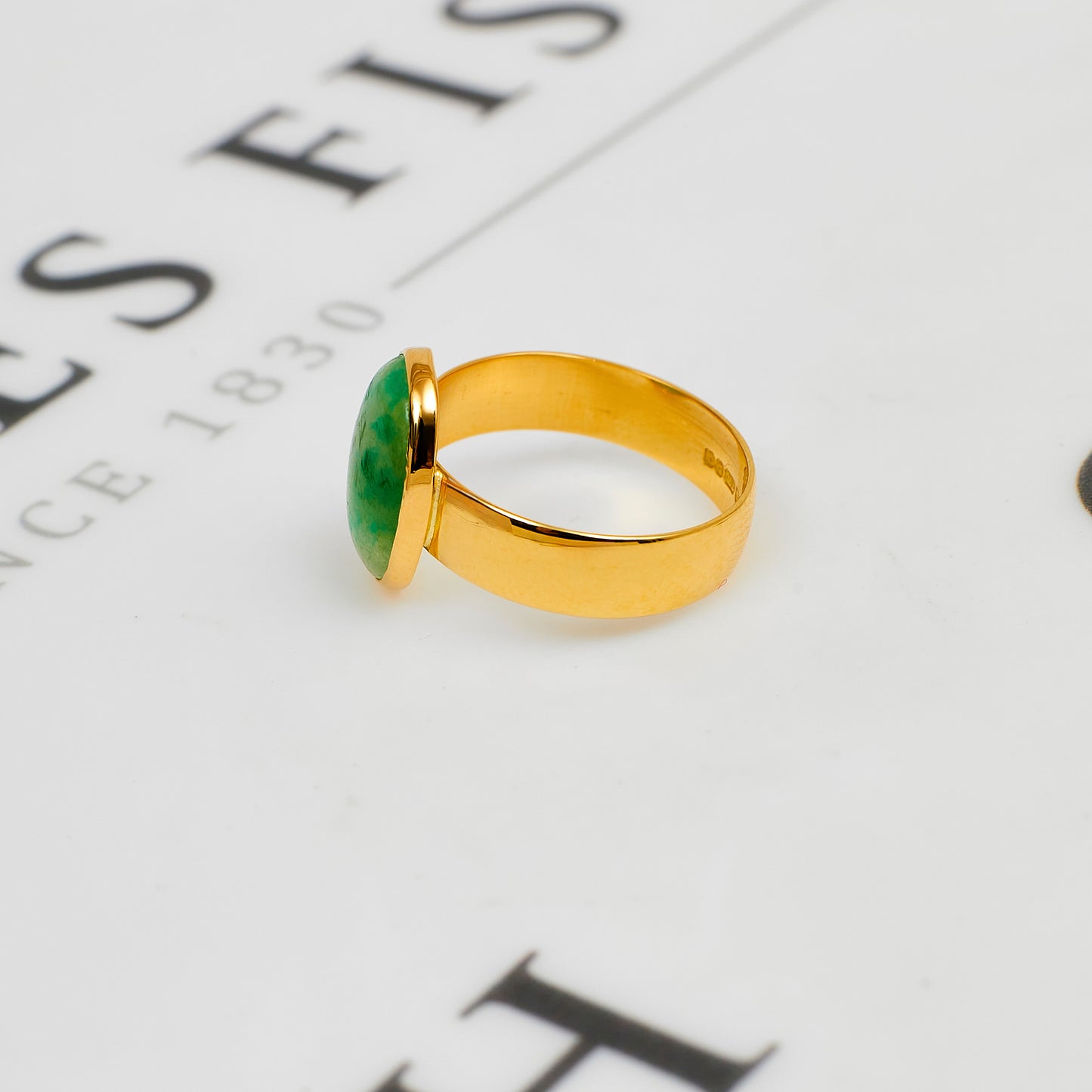 Pre-Owned 18ct Gold Cabochon Jade Ring Size M.5