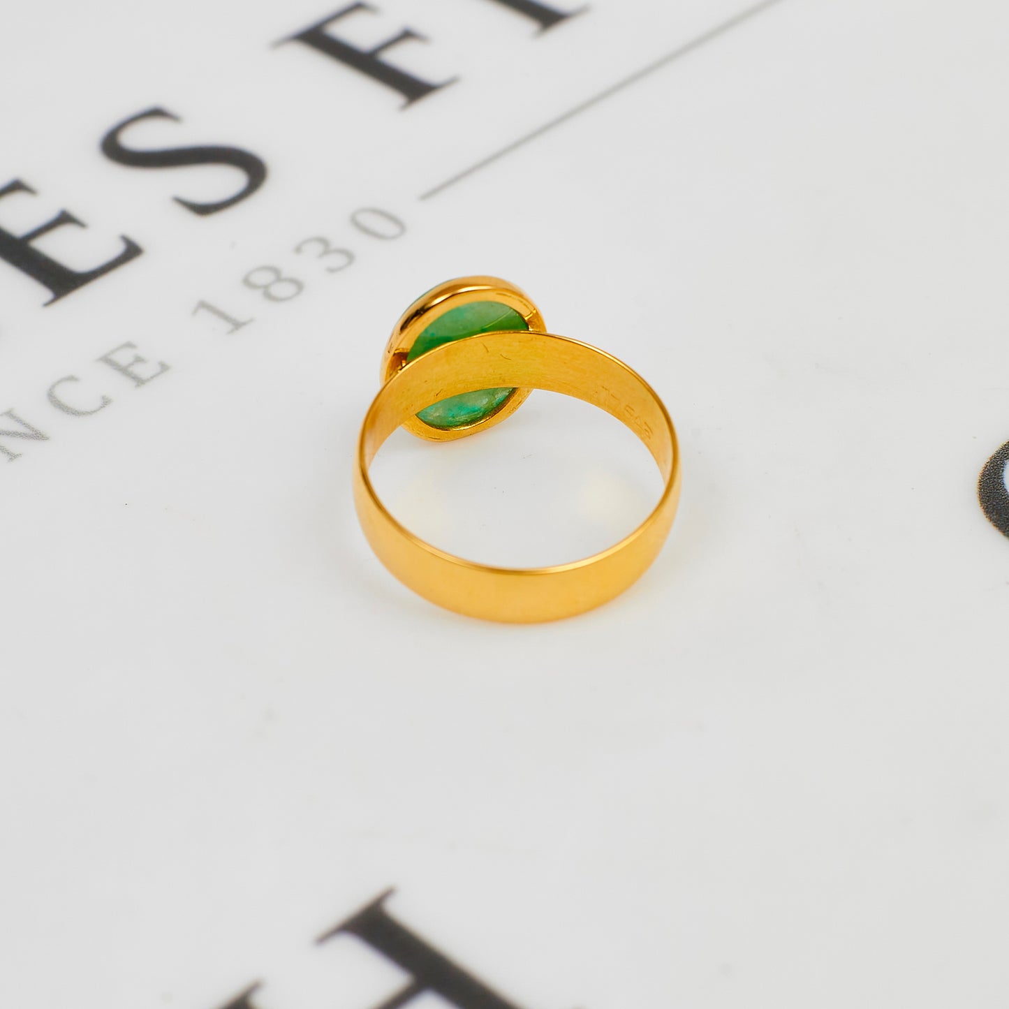 Pre-Owned 18ct Gold Cabochon Jade Ring Size M.5