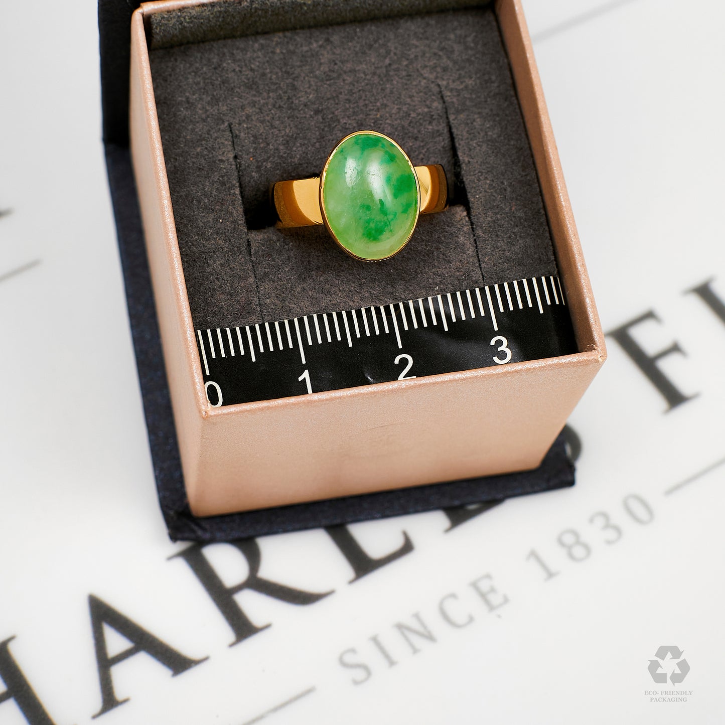 Pre-Owned 18ct Gold Cabochon Jade Ring Size M.5