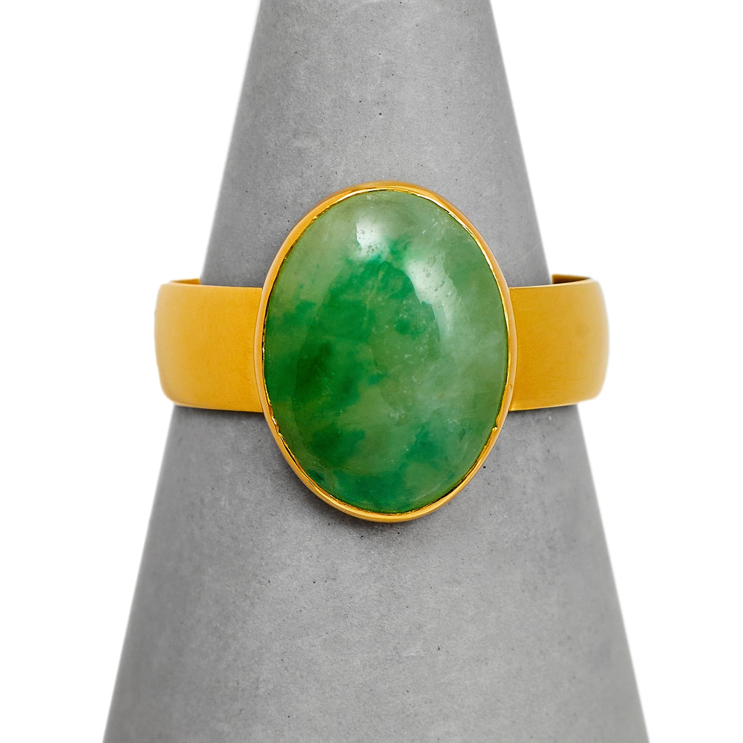 Pre-Owned 18ct Gold Cabochon Jade Ring Size M.5