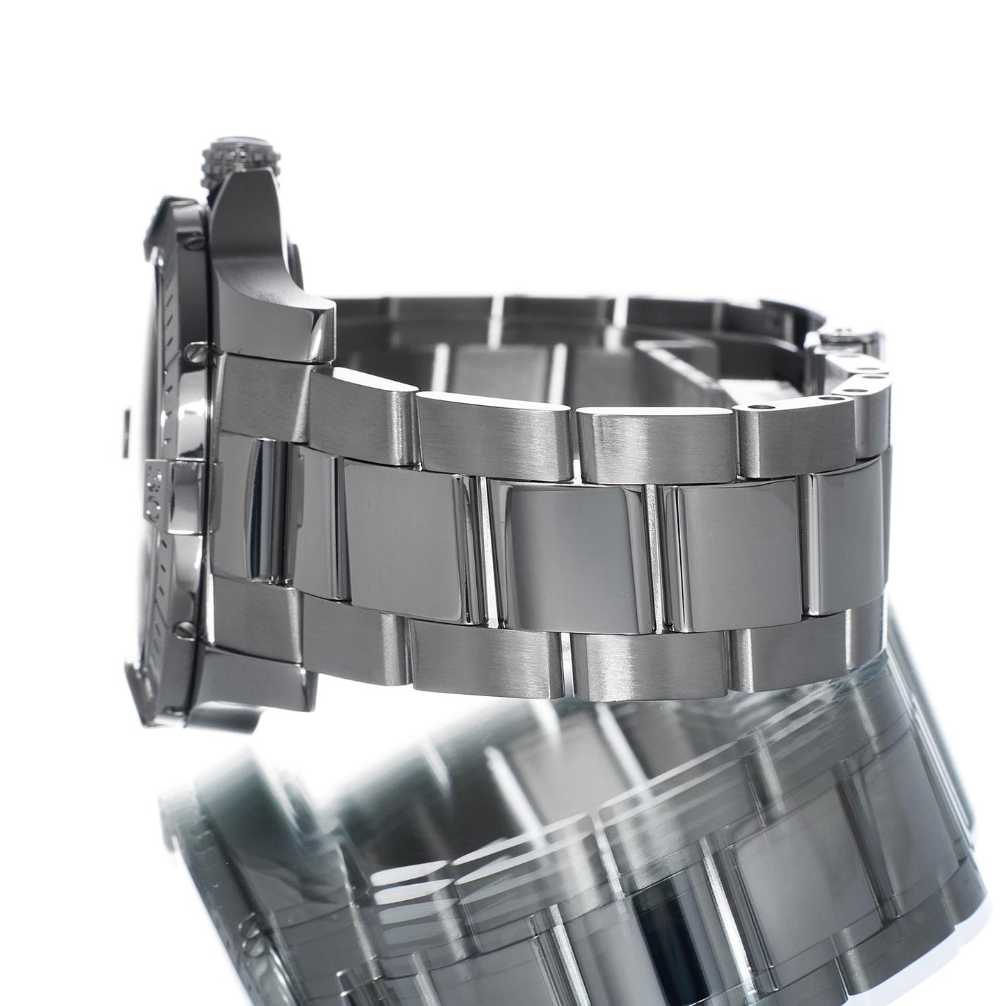 Pre-Owned Breitling Avenger GMT43 A32397101A1A1