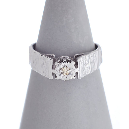 Pre-Owned White Gold Illusion Set Diamond Ring - Size J