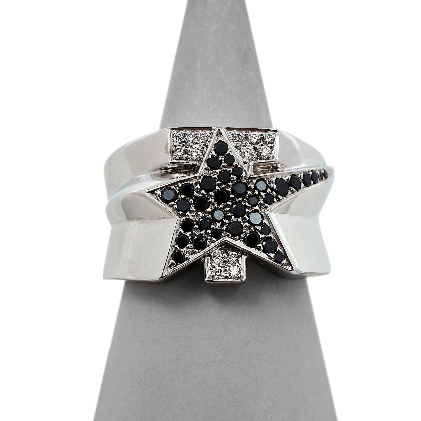 Pre-Owned 18ct White Gold T & Star Design Diamond Ring