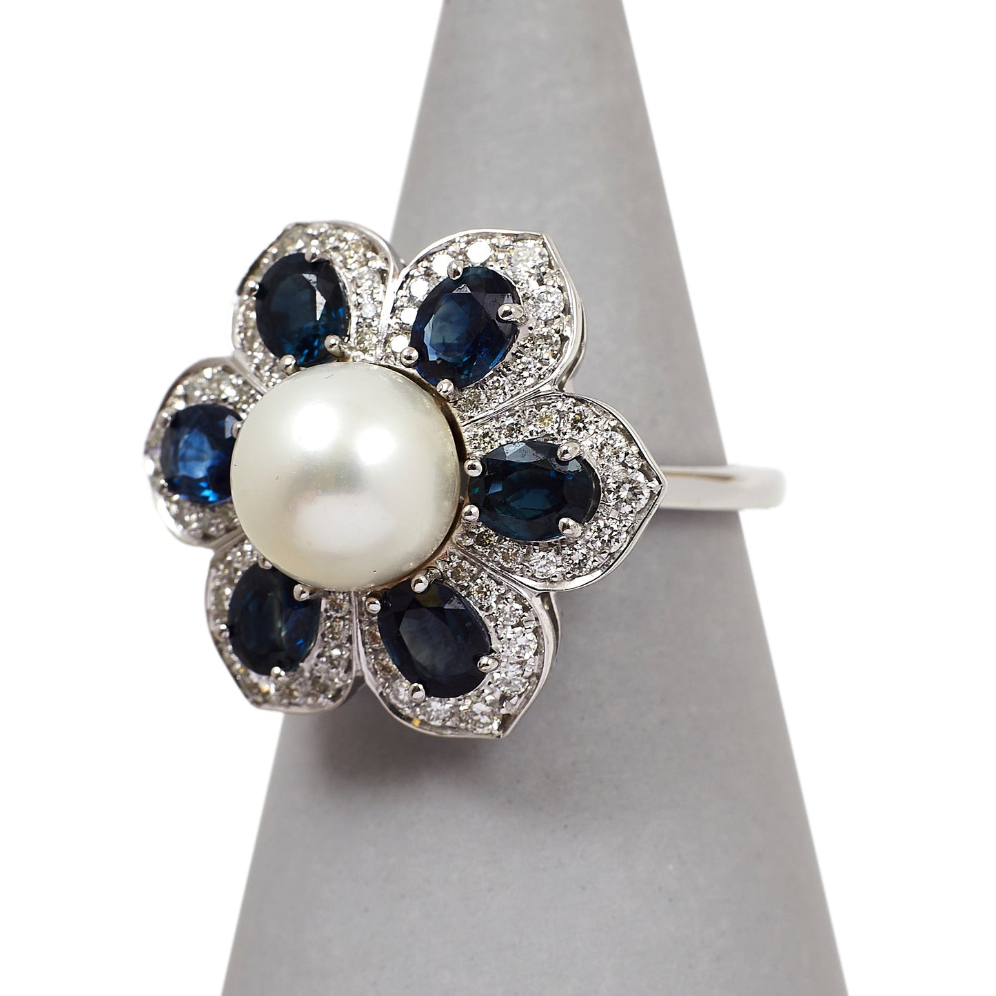 Pre-Owned 14ct White Gold Sapphire Diamond & Pearl Floral Set