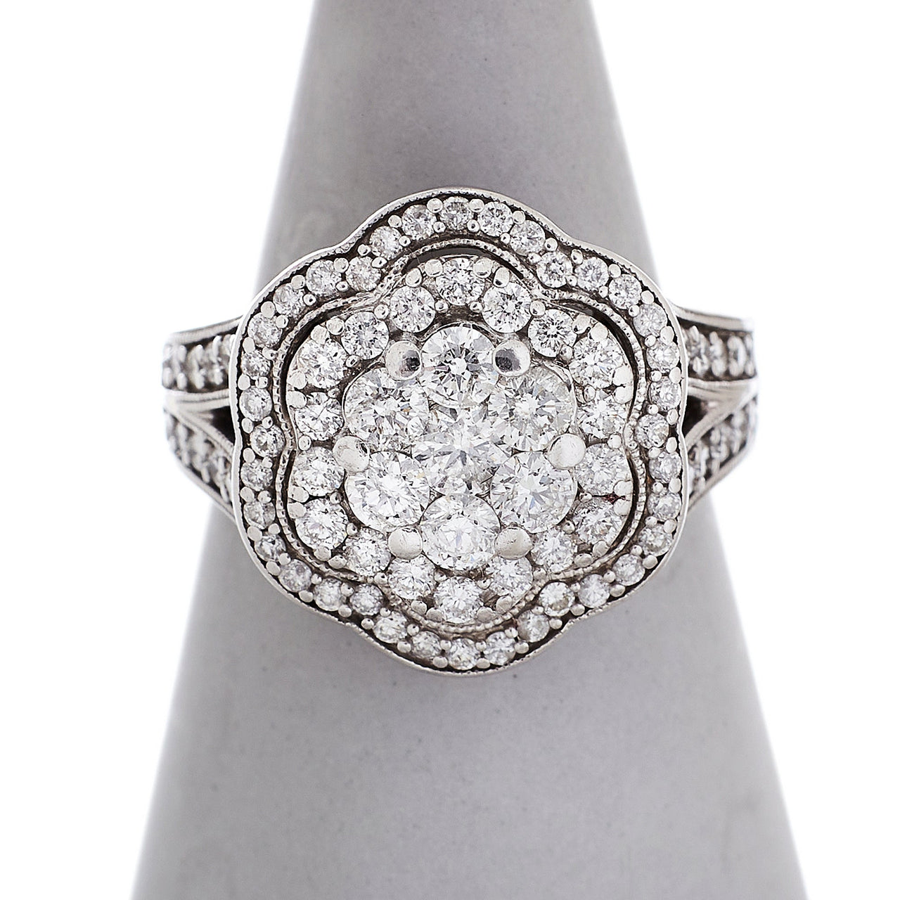 Pre-Owned 18ct White Gold Flower Cluster Diamond Ring