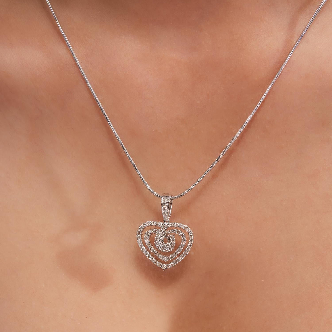 Pre-owned 18ct White Gold Heart On Snake Necklace