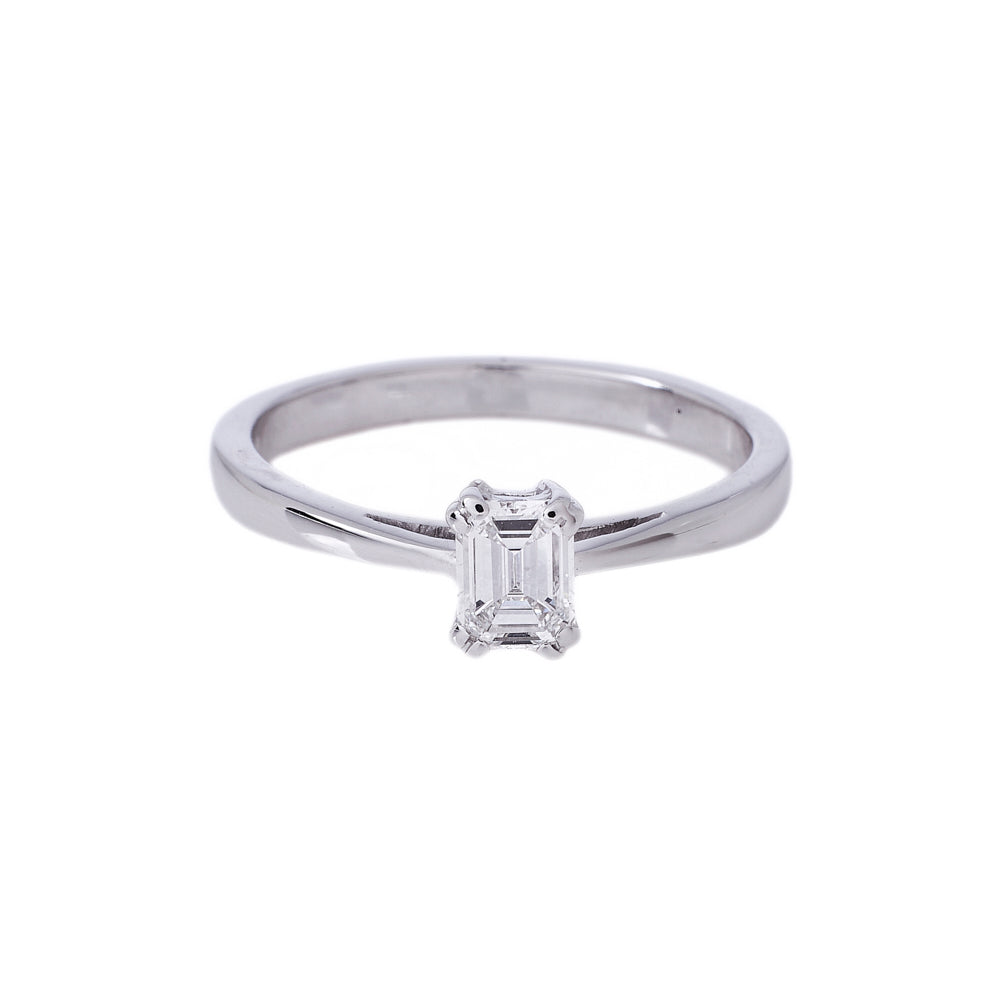 Pre-owned 18ct White Gold Emerald Cut Diamond Ring