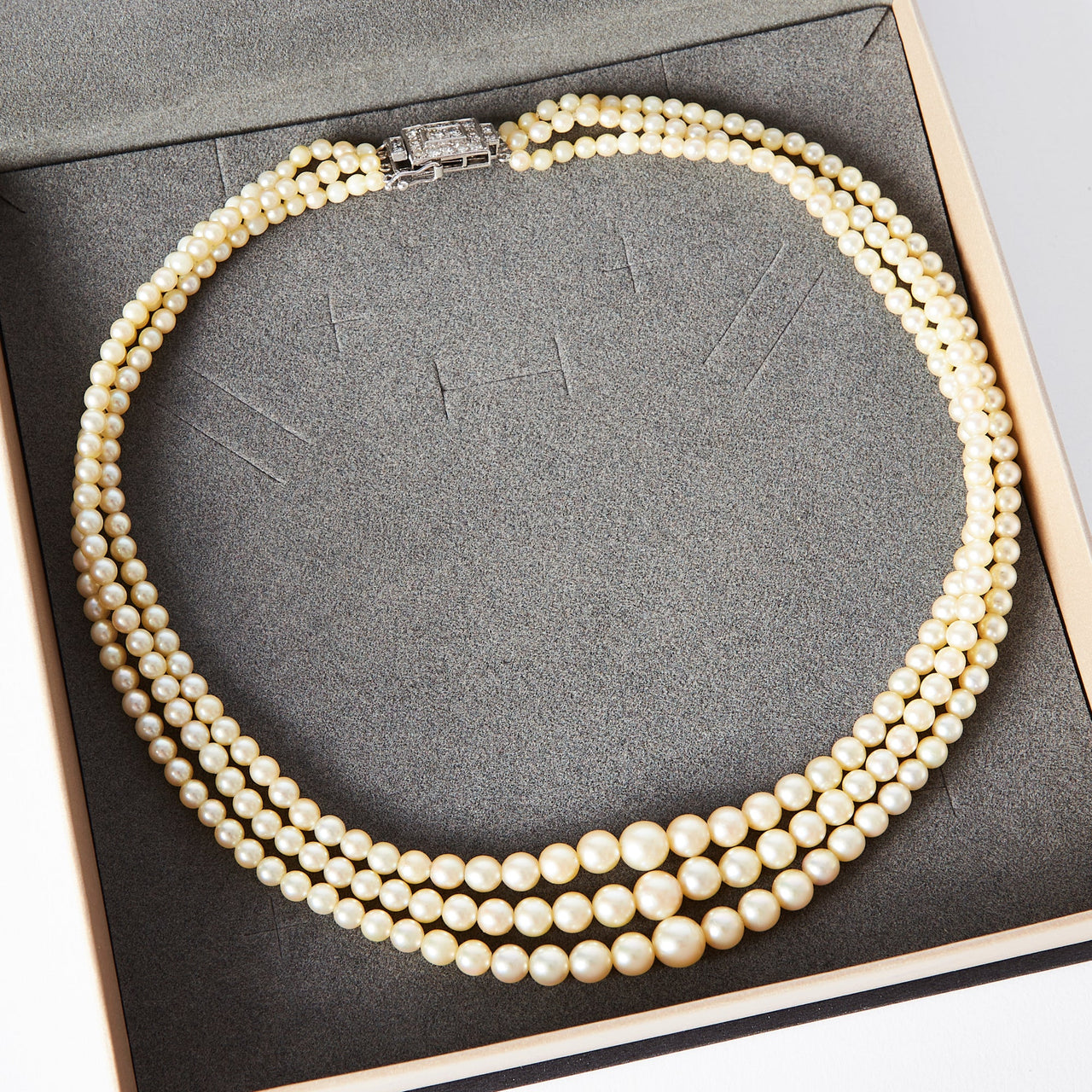 Pre-Owned Classic 3 Strand Pearl Necklace Diamond Clasp