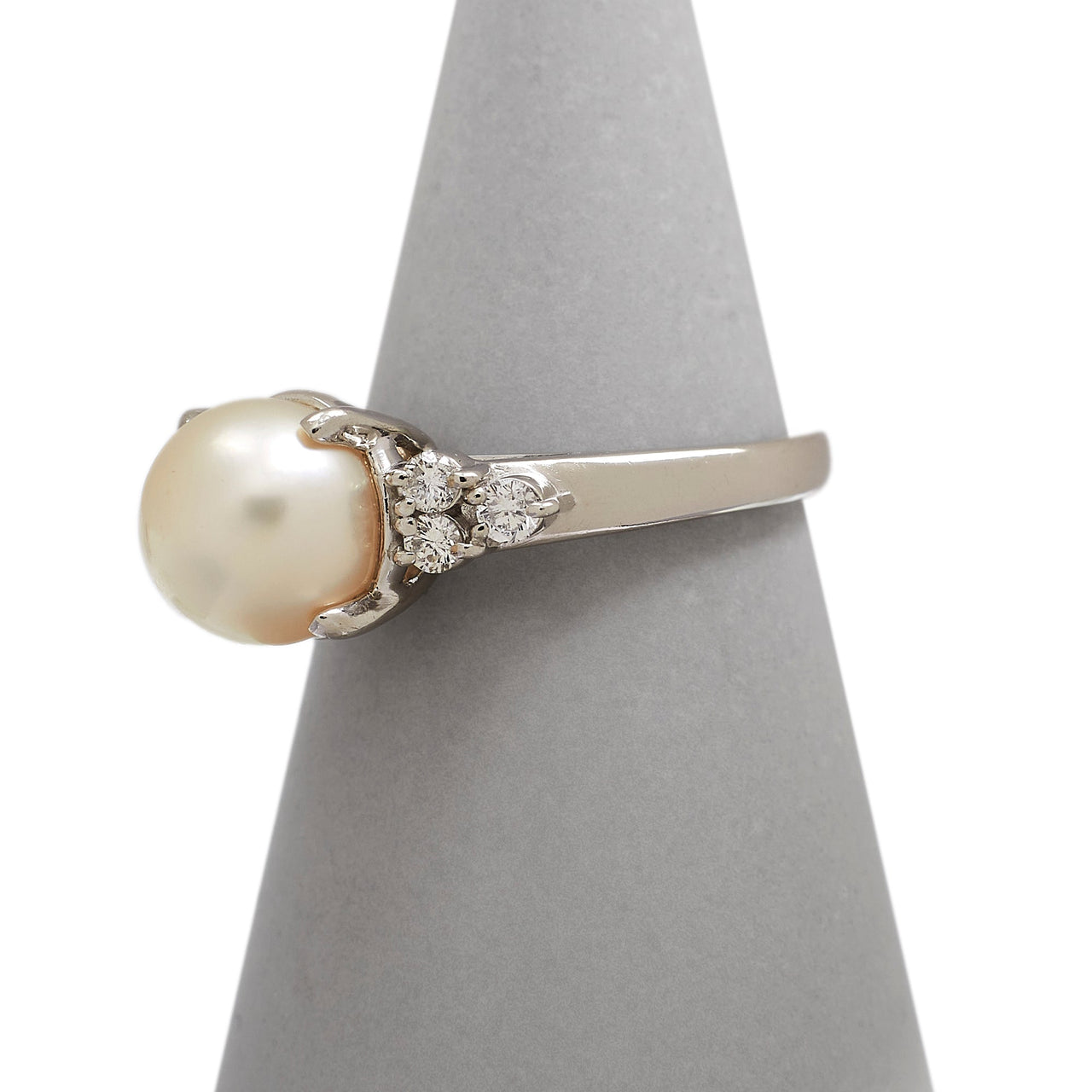 Pre-Owned Pearl and Diamond 900 Platinum Dress Ring