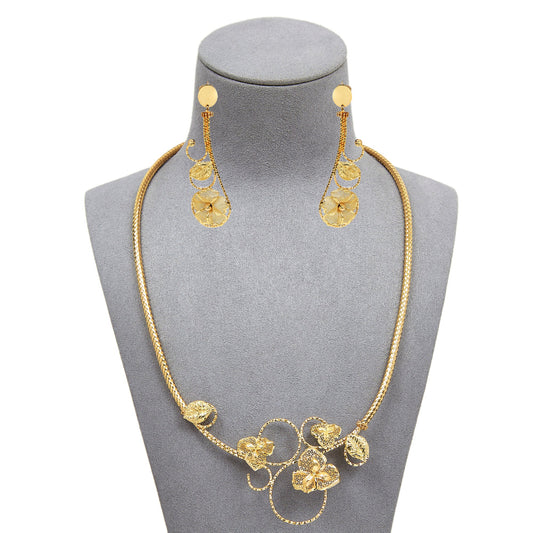 Pre-Owned 18ct Gold Flower Centre Collar & Earrings Set