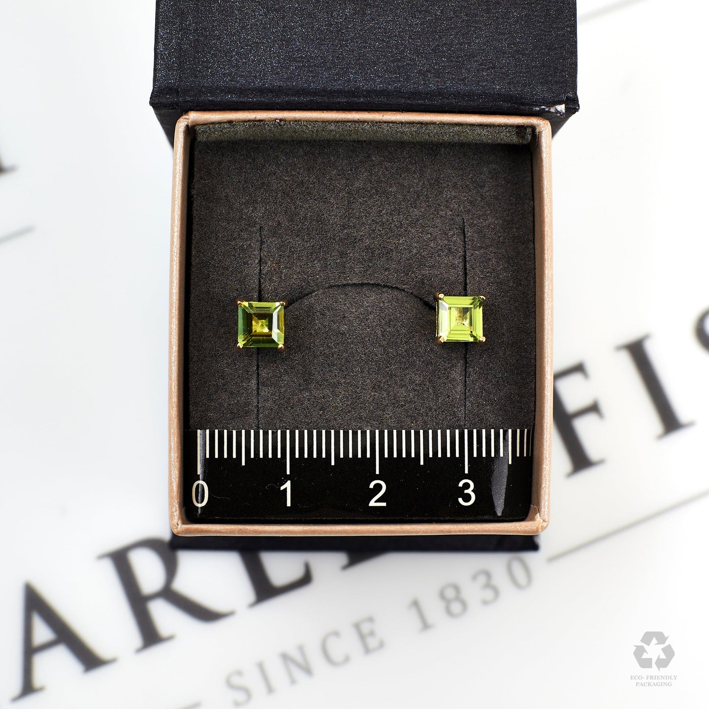 Pre-Owned 9ct Yellow Gold Square Peridot Stud Earrings