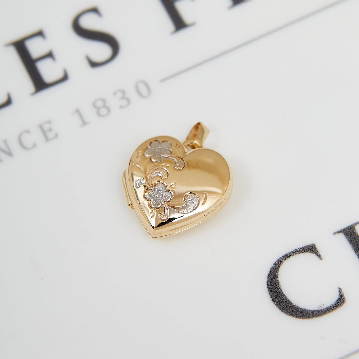 Pre-Owned 9ct Two Tone Gold Flower Heart Locket
