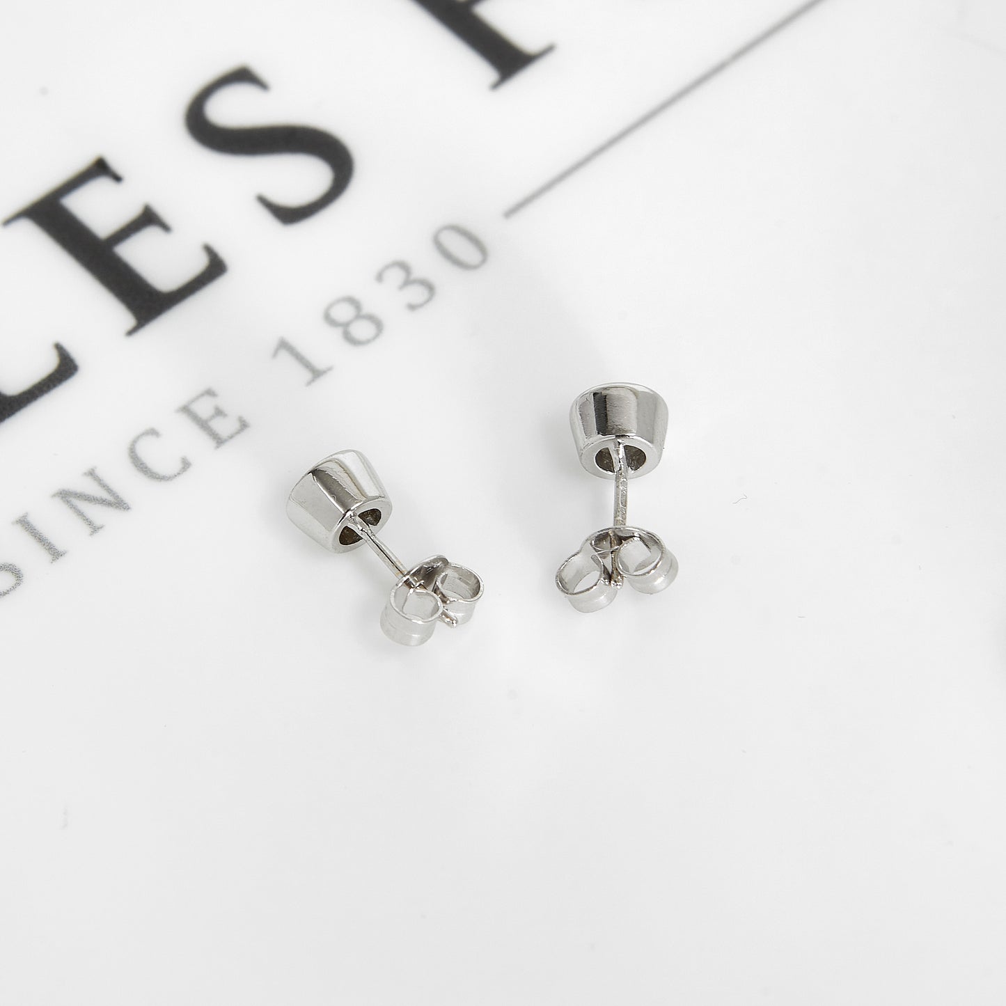 Pre-Owned 18ct White Gold Diamond Stud Earrings