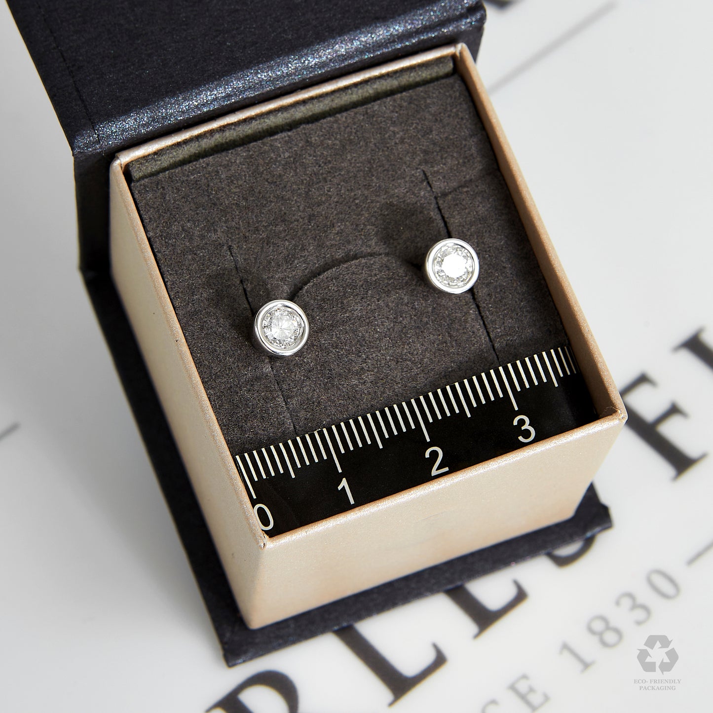 Pre-Owned 18ct White Gold Diamond Stud Earrings