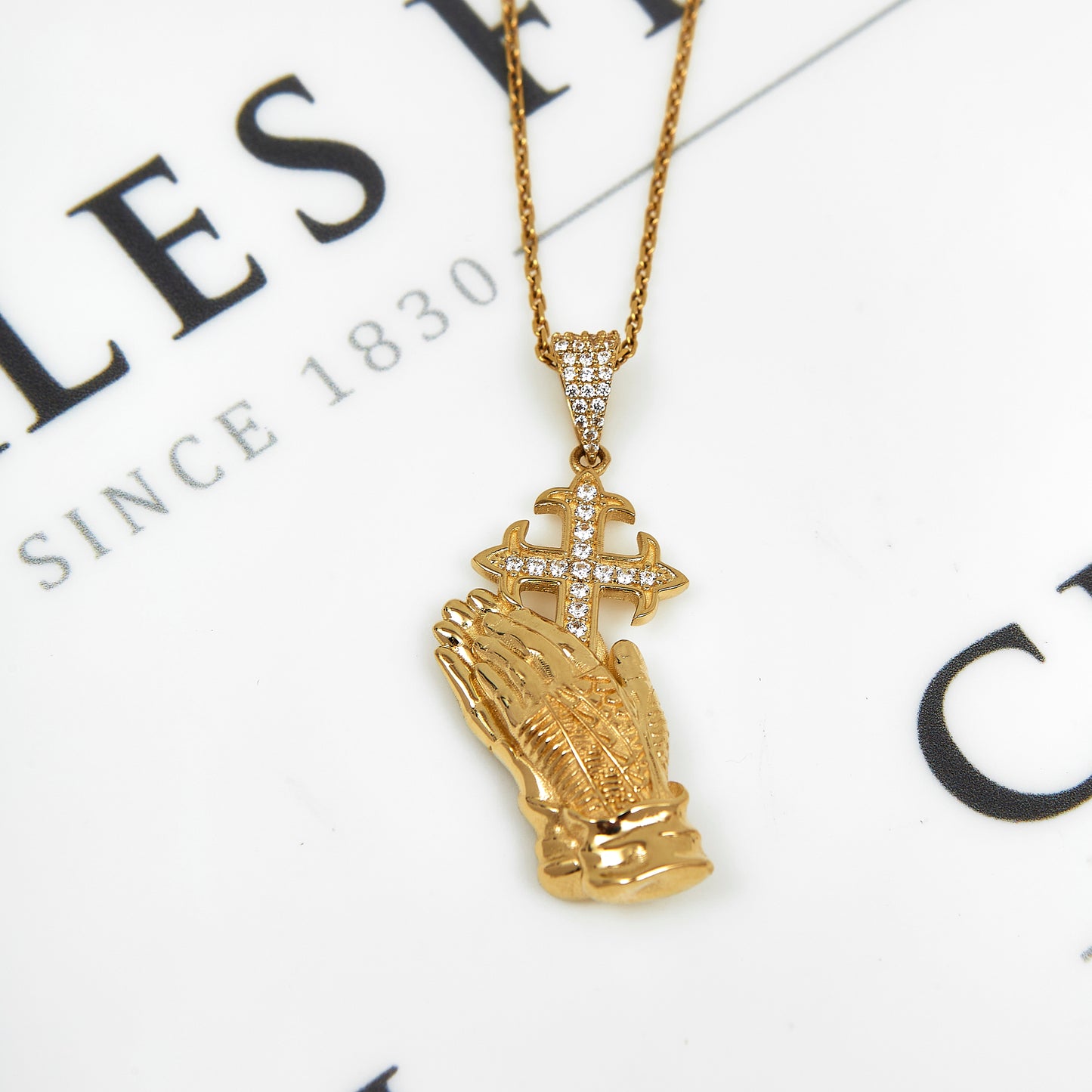 Pre-Owned 14ct Gold CZ Praying Hands Pendant