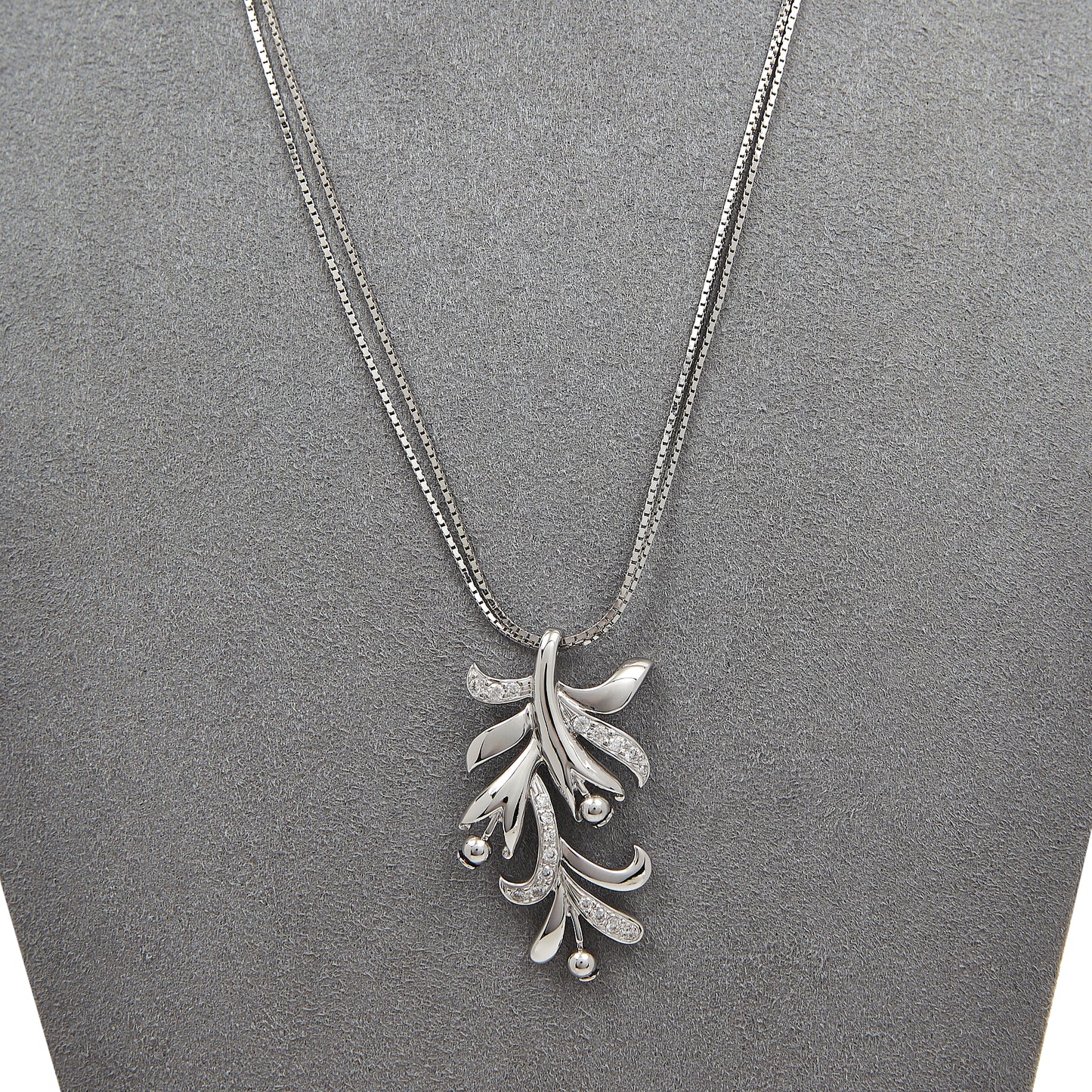 Pre-Owned 18ct White Gold CZ Spray Leaf Design Necklace