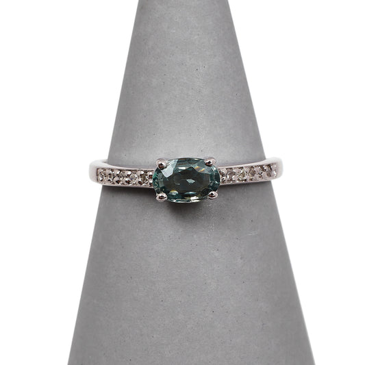 Pre-Owned White Gold Green Sapphire Ring & Diamond Shoulders 