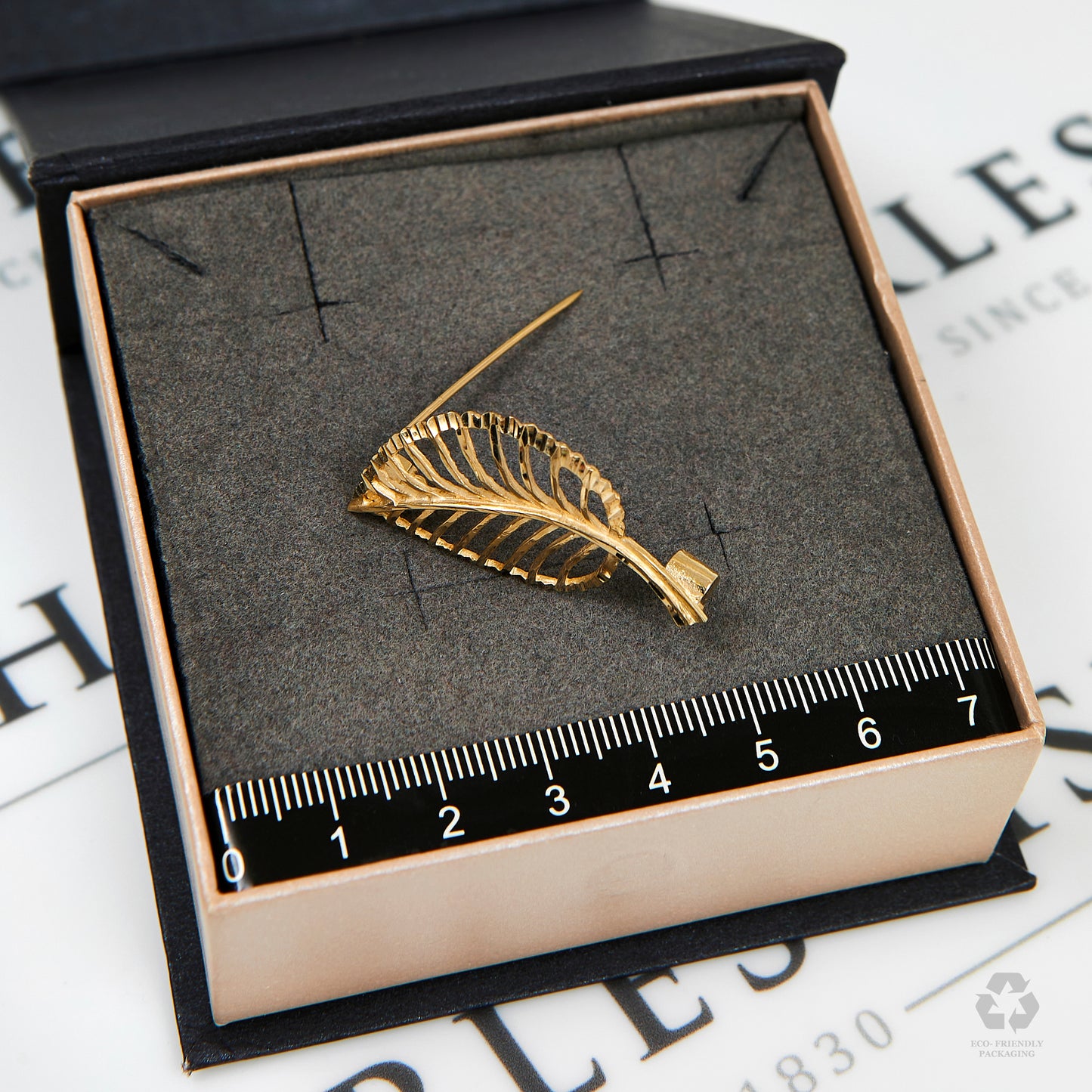 Pre-Owned 9ct Gold Leaf Brooch