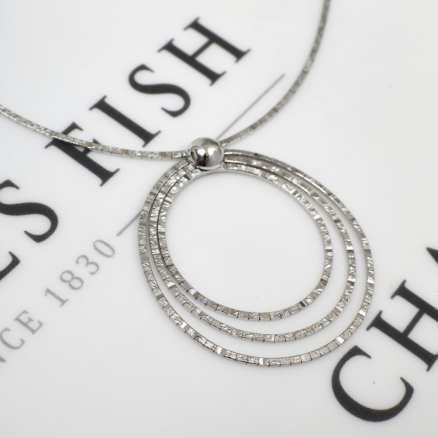 Pre-Owned 9ct White Gold Bark Texture Circle Necklace