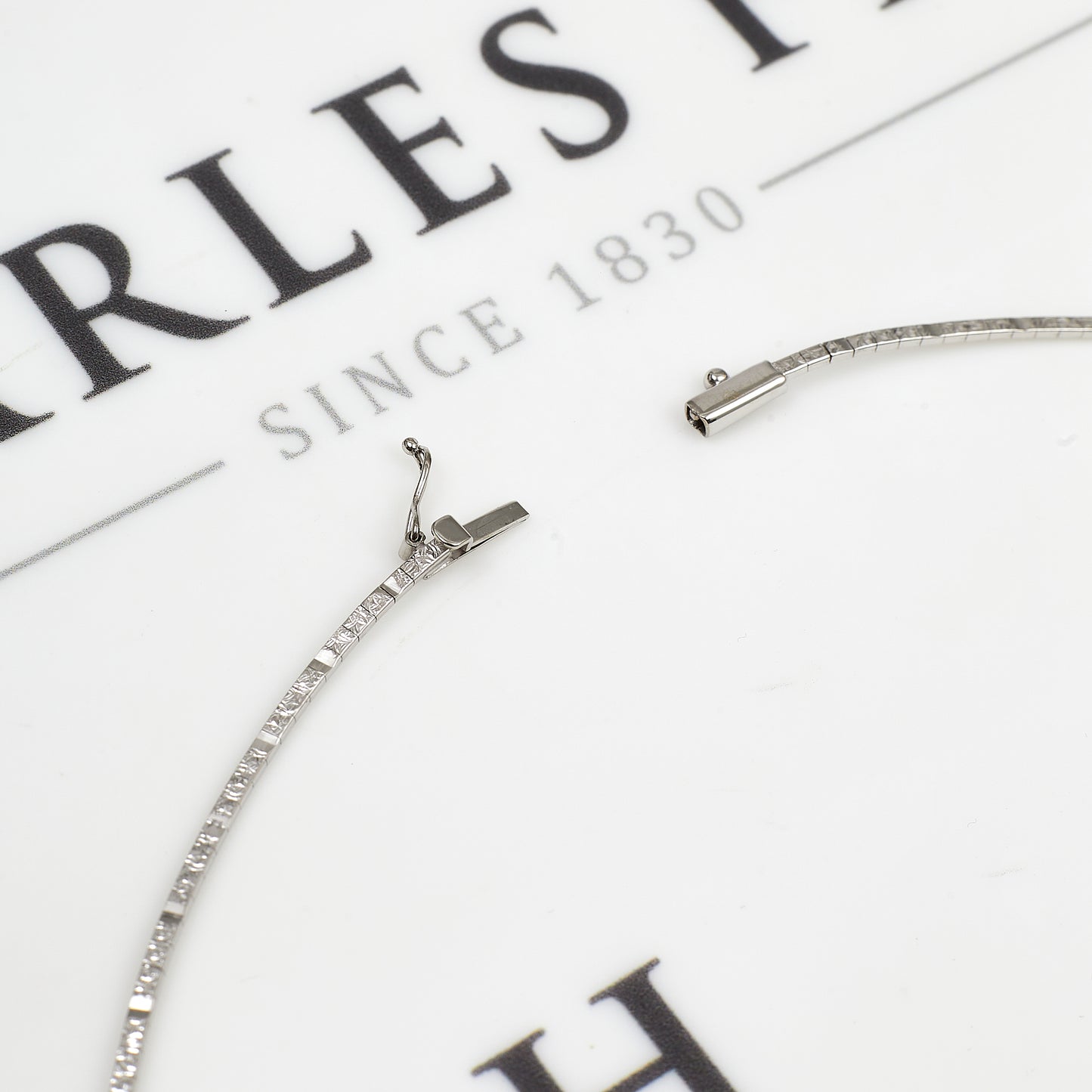 Pre-Owned 9ct White Gold Bark Texture Circle Necklace