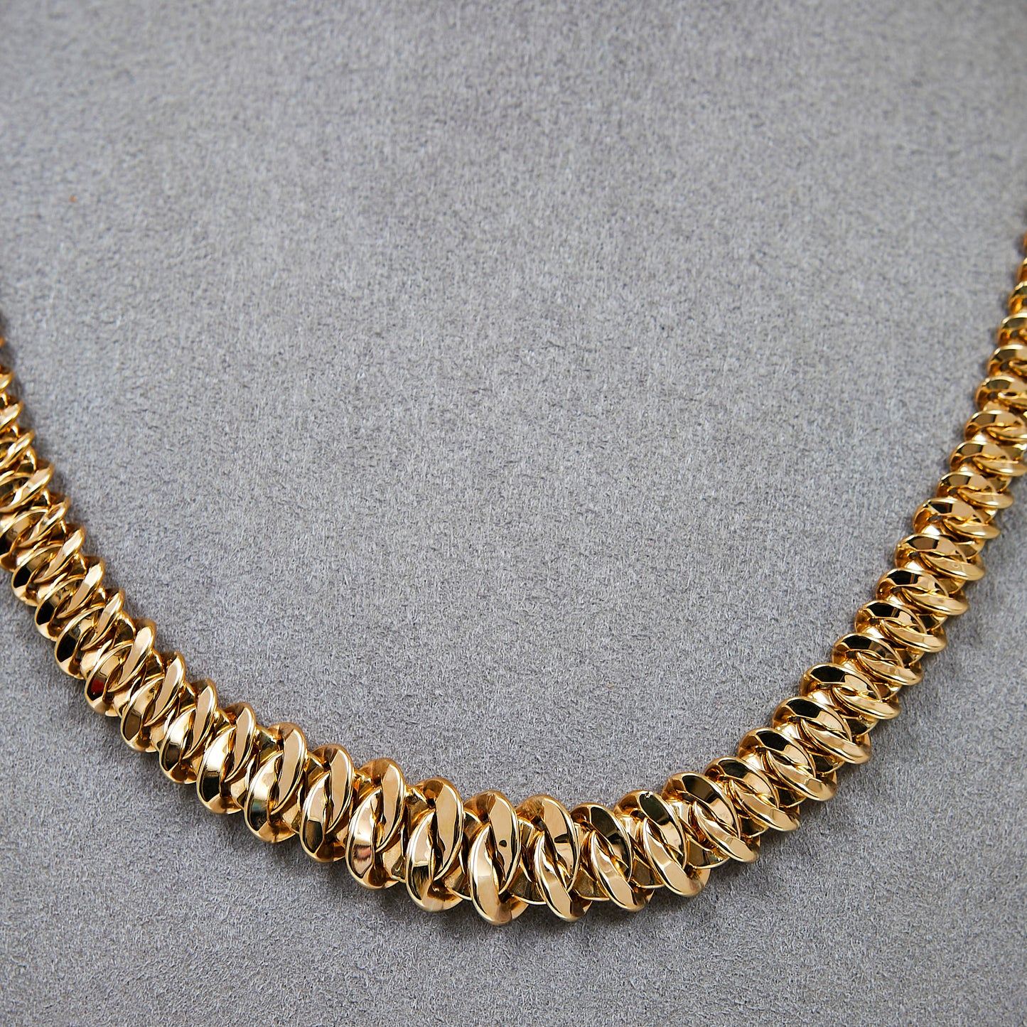 Pre-Owned 9ct Gold Tapering Oval Link Necklace